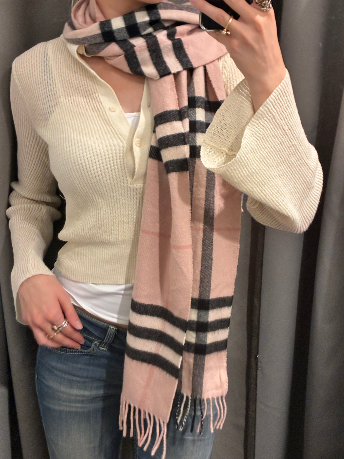 Burberry — Classic Scarf in 100% Pure Cashmere - Soft pink