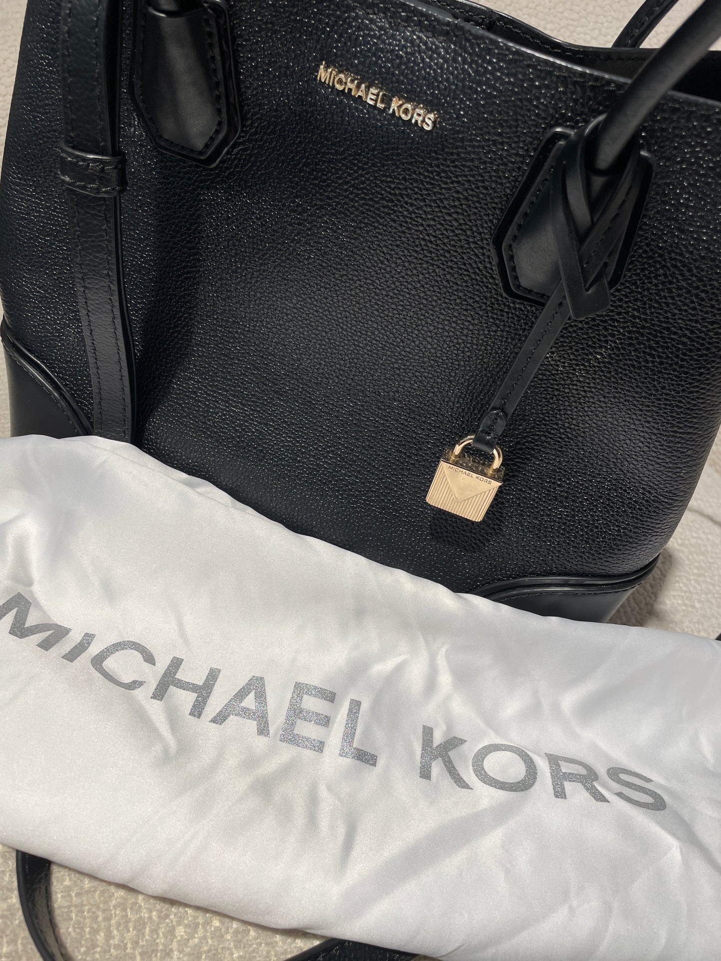 Michael Kors - black & gold - 30 cm x 26 cm.