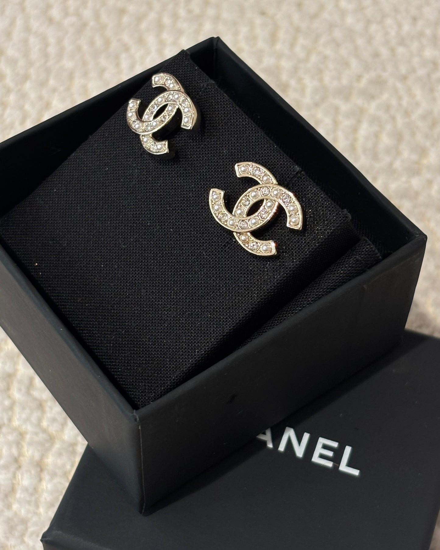 Chanel CC Earrings – Silver-Tone Metal with Stones & Pearls