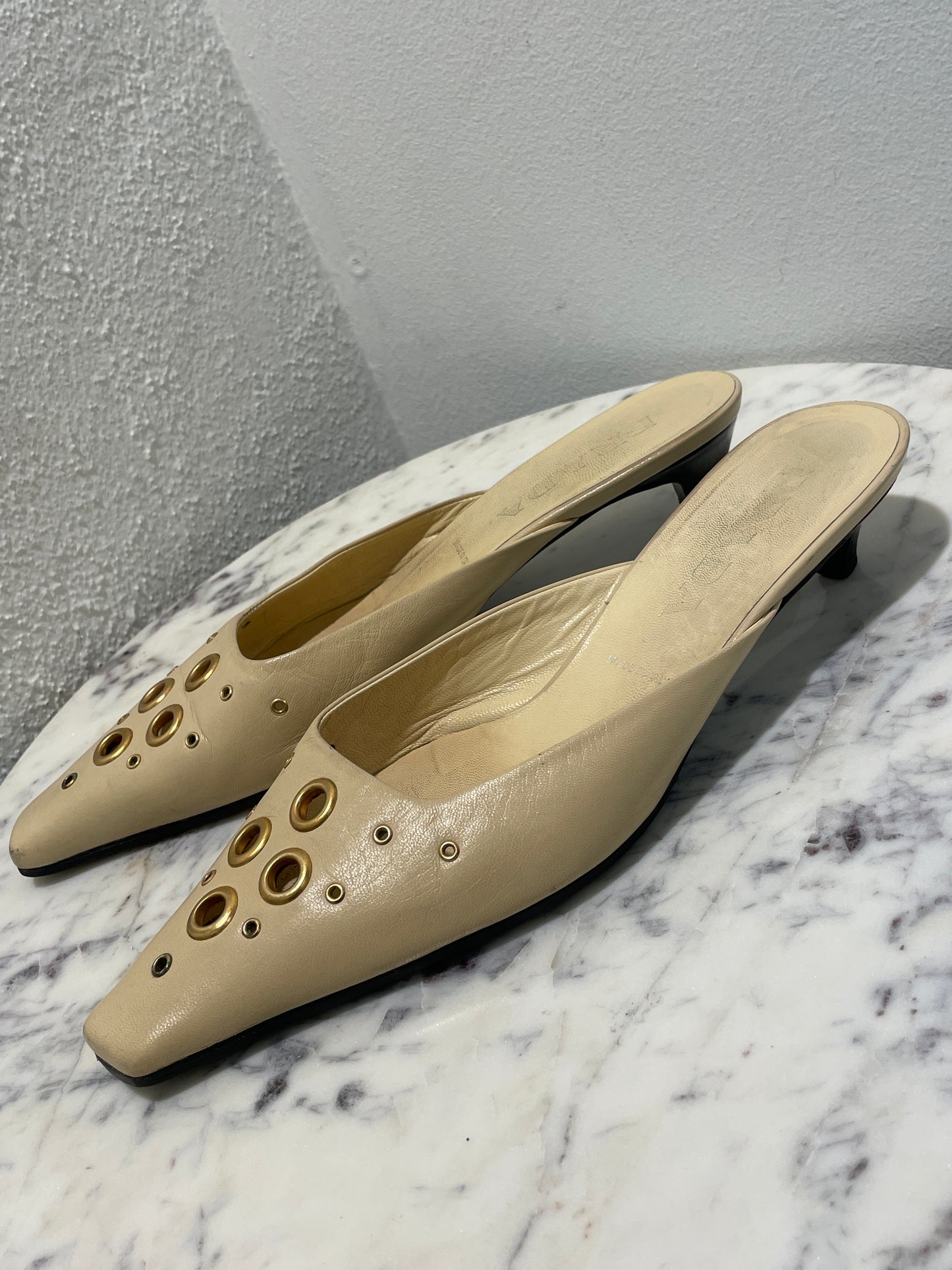 Vintage Prada Beige Leather Pointed-Toe Grommet Mules Kitten Heels  – 38