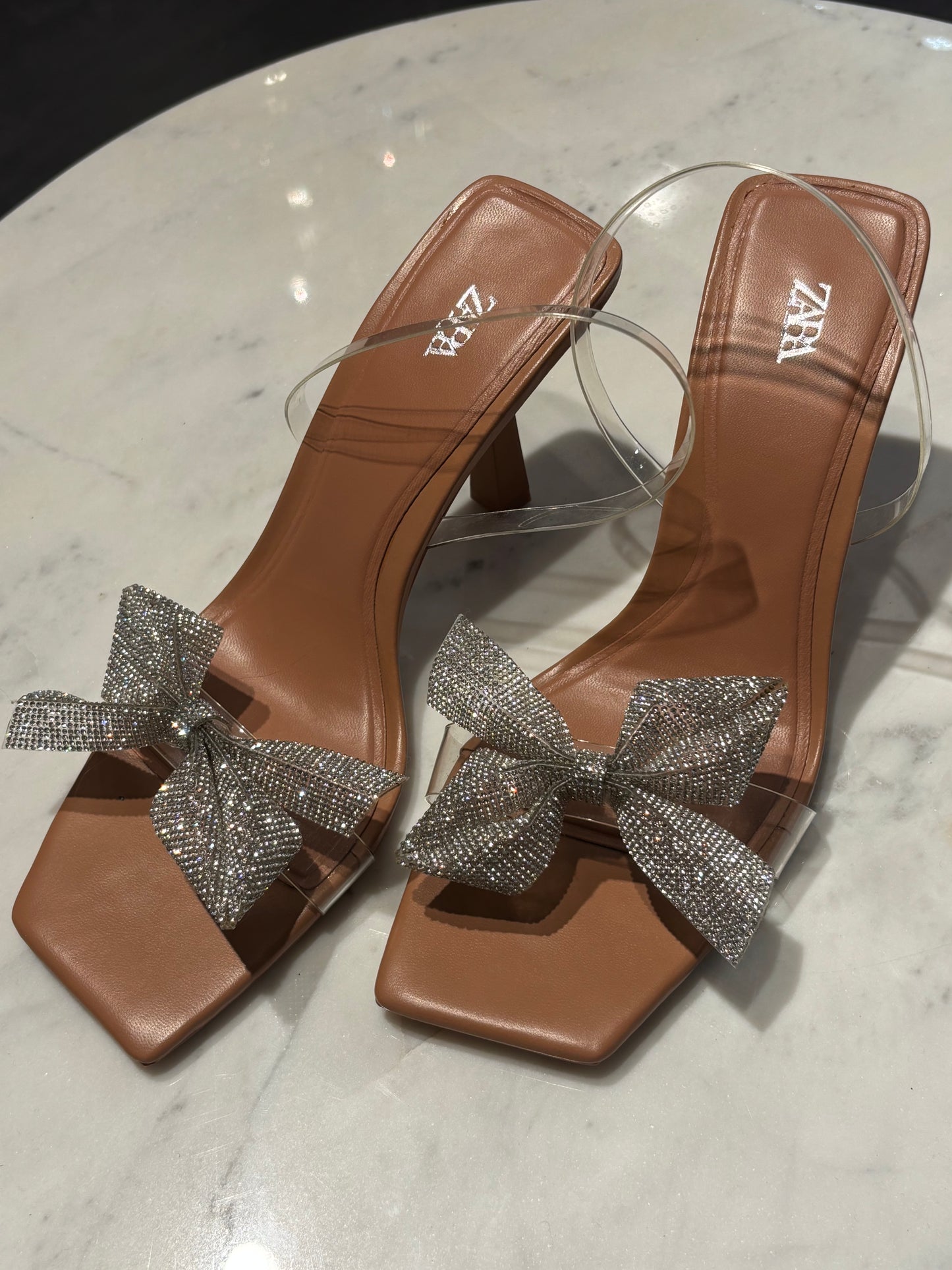 Zara - Heeled Sandals - Bow w. sparkling stones - Medinas Wardrobe - 39