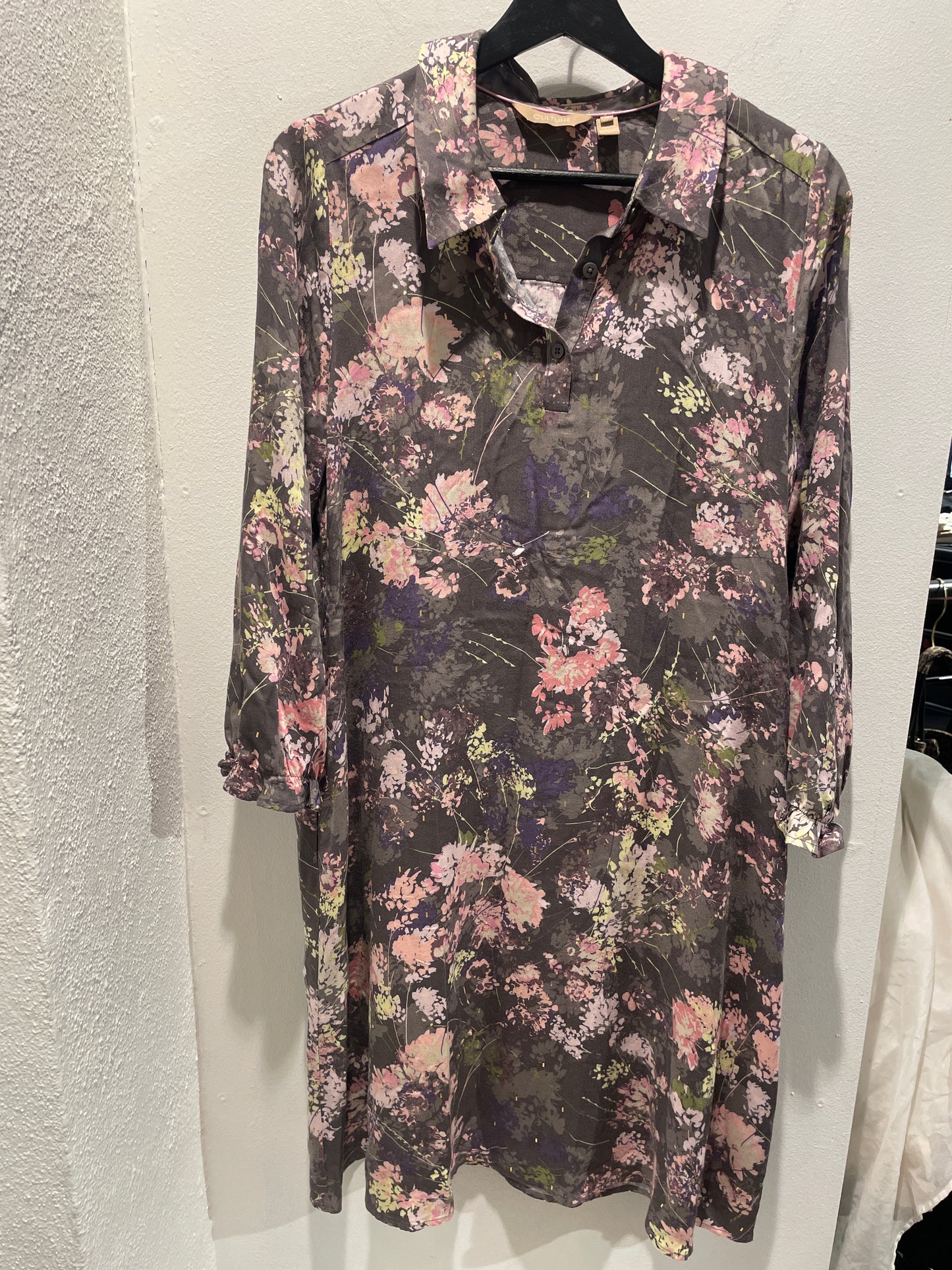 Culture dress - M