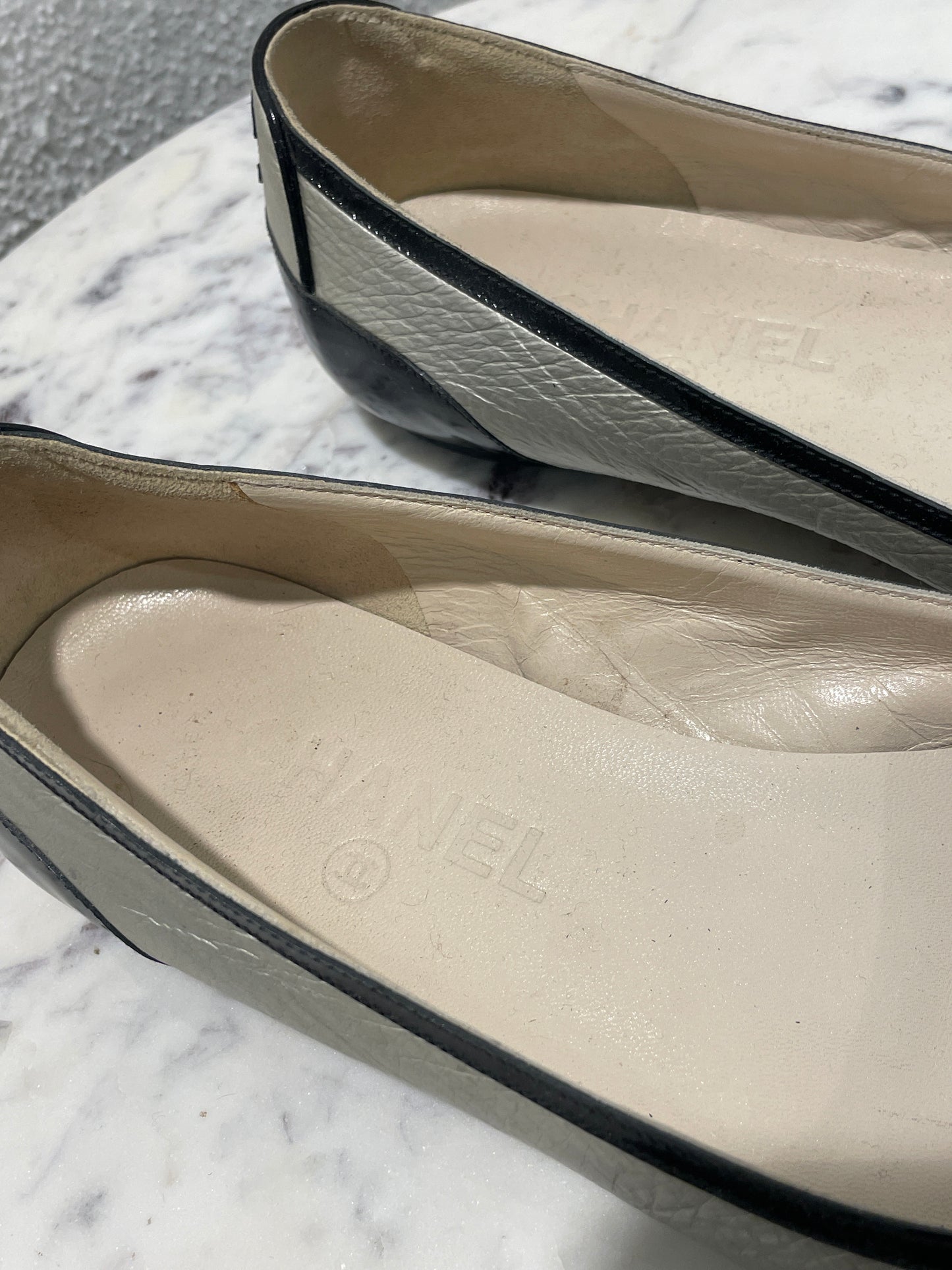 Chanel Ballerina Flats – Silver Leather with Black Patent Heel – EU 38