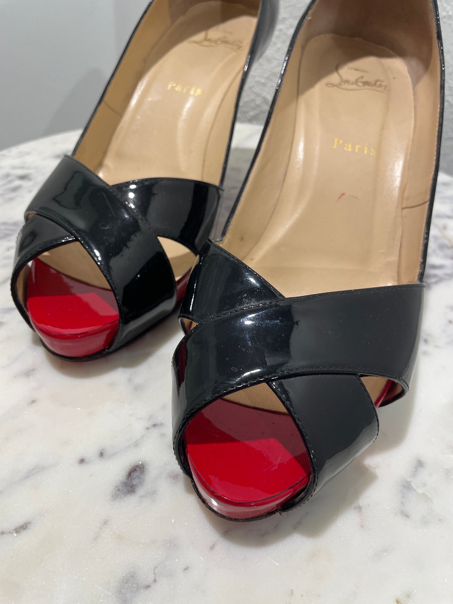 Christian Louboutin Shelley Pumps in Patent Leather – 40,5