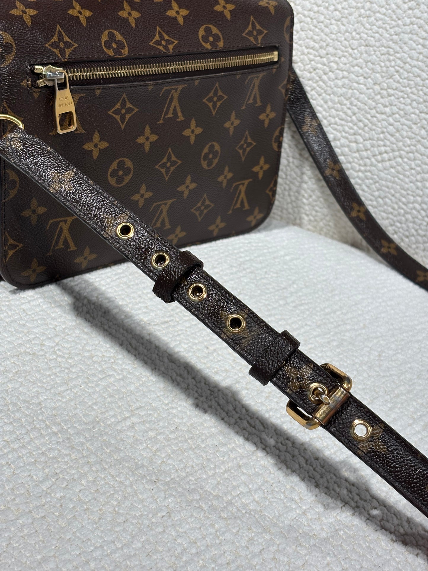 Louis Vuitton Pochette Métis – Brown Iconic Monogram leather