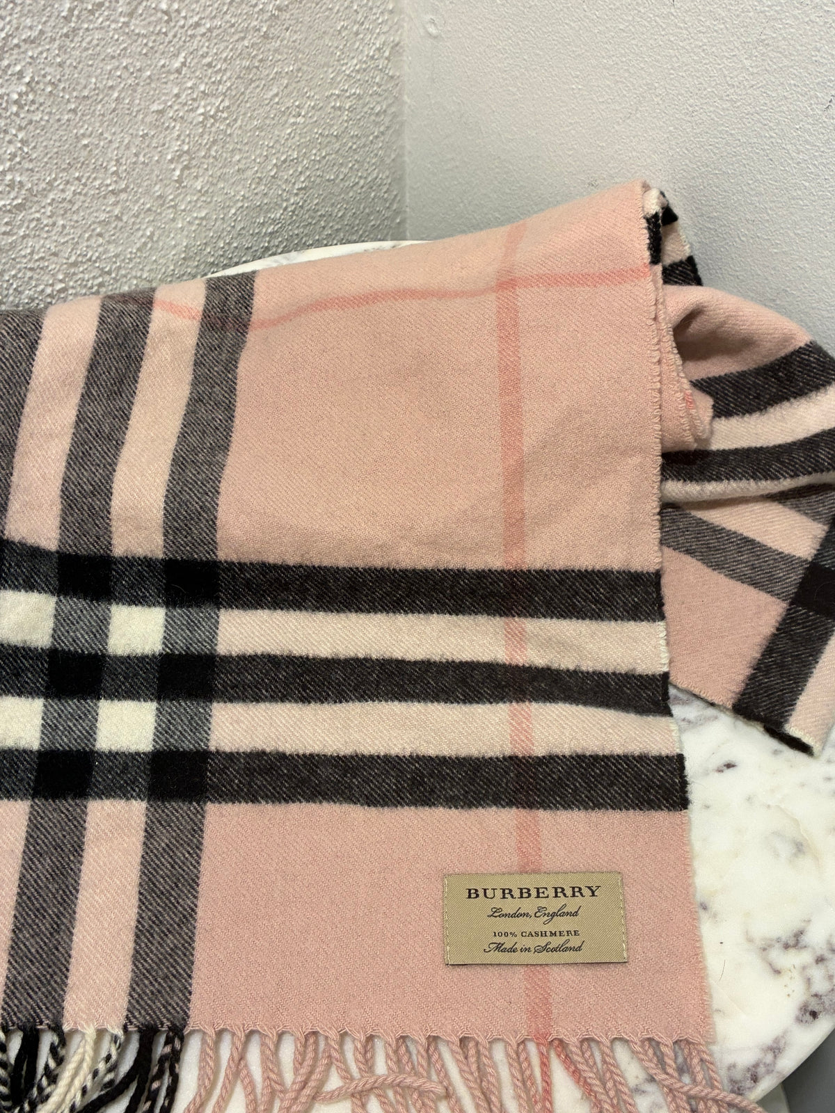 Burberry — Classic Scarf in 100% Pure Cashmere - Soft pink