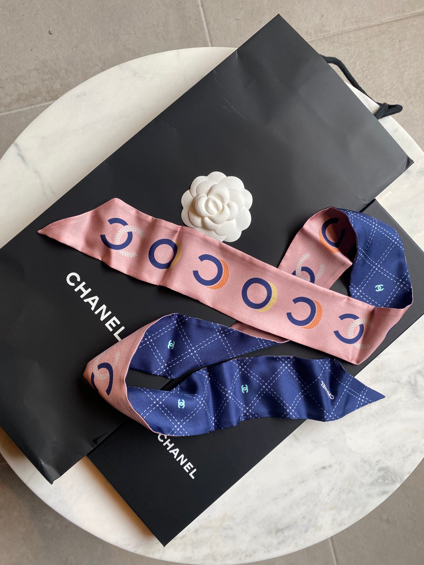 Chanel silketørklæde - Med box og pose