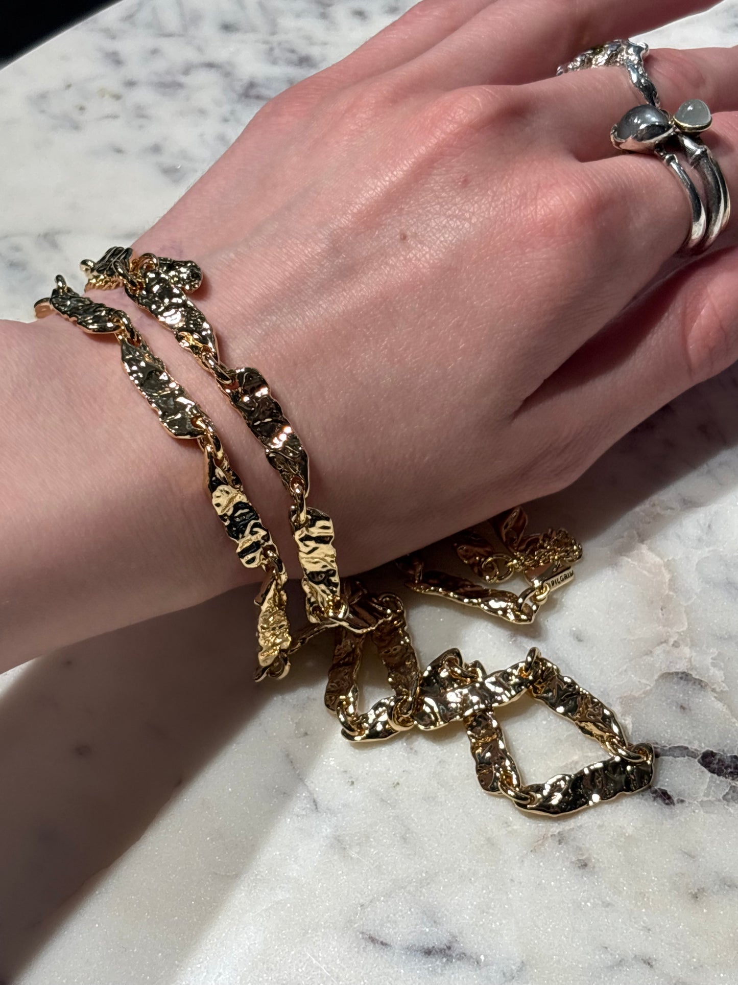 Pilgrim - Necklace - Gold Hammered L - Medinas Wardrobe