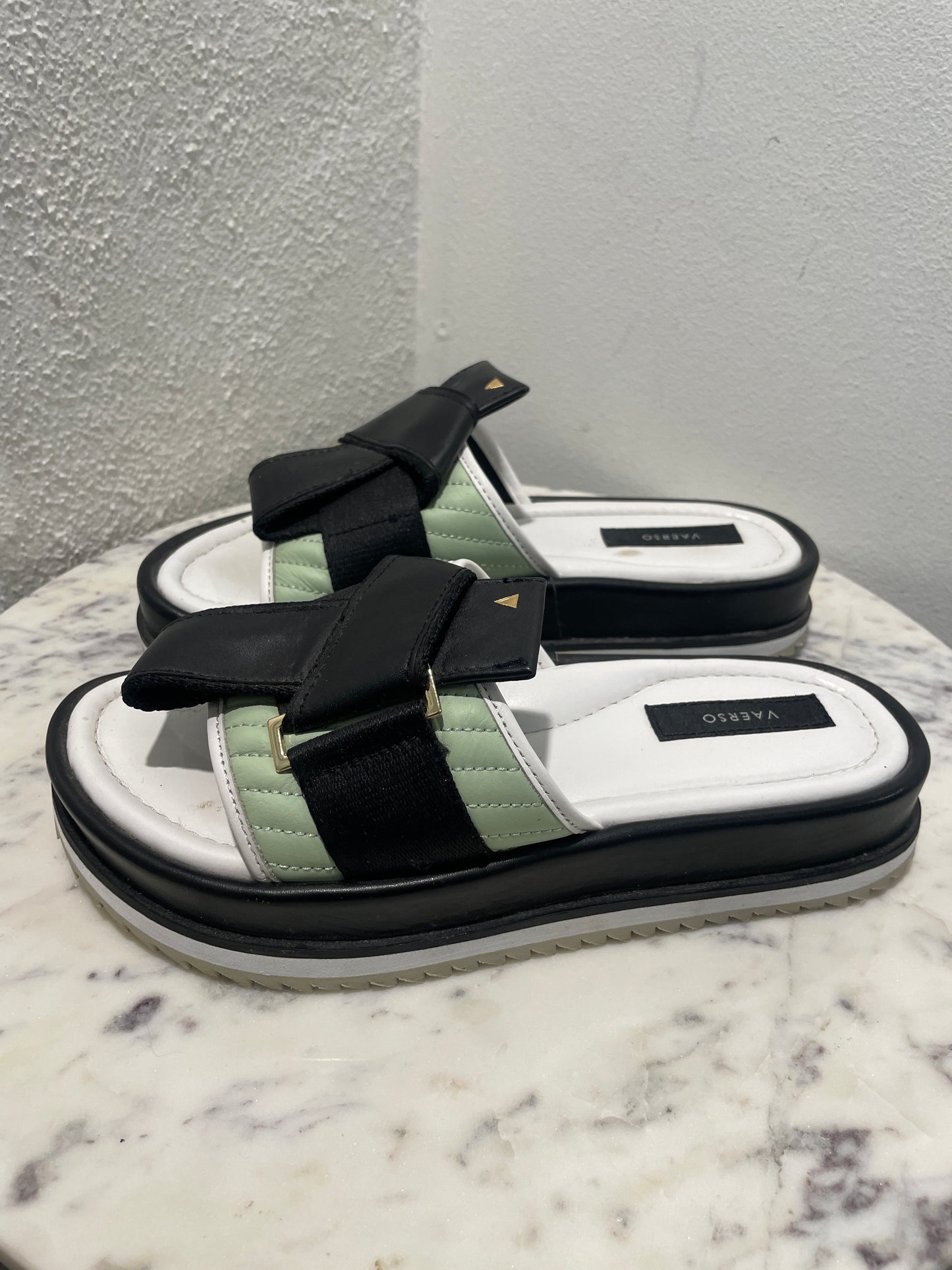 Vaerso Chunky Platform Crossover Sandals - 38