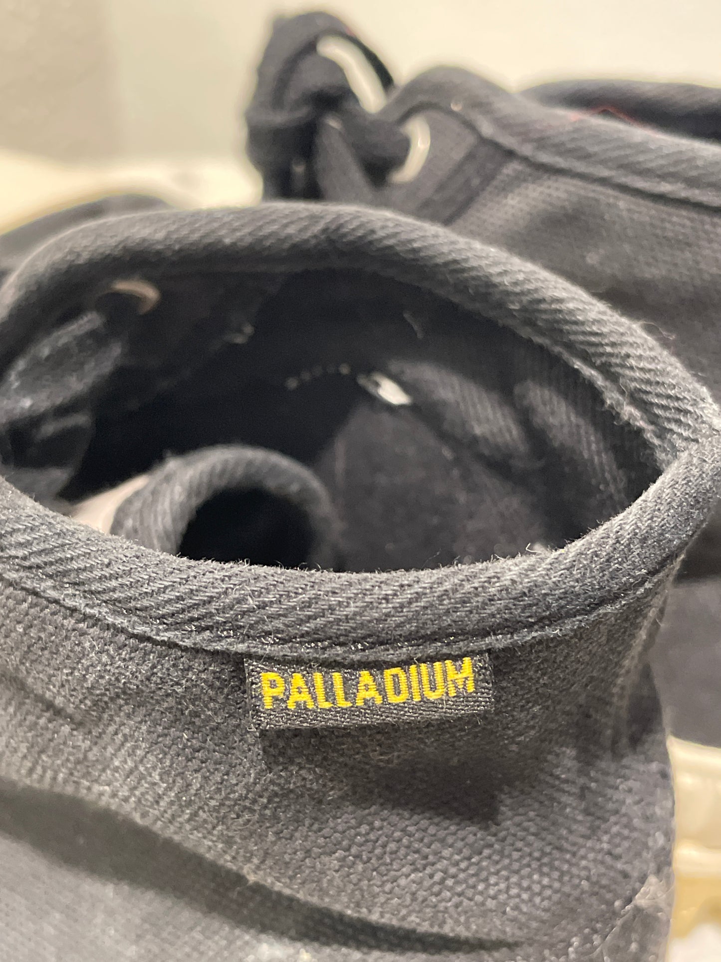 Palladium Pallashock Mid OG High-Top Boots – Size 38 / Black