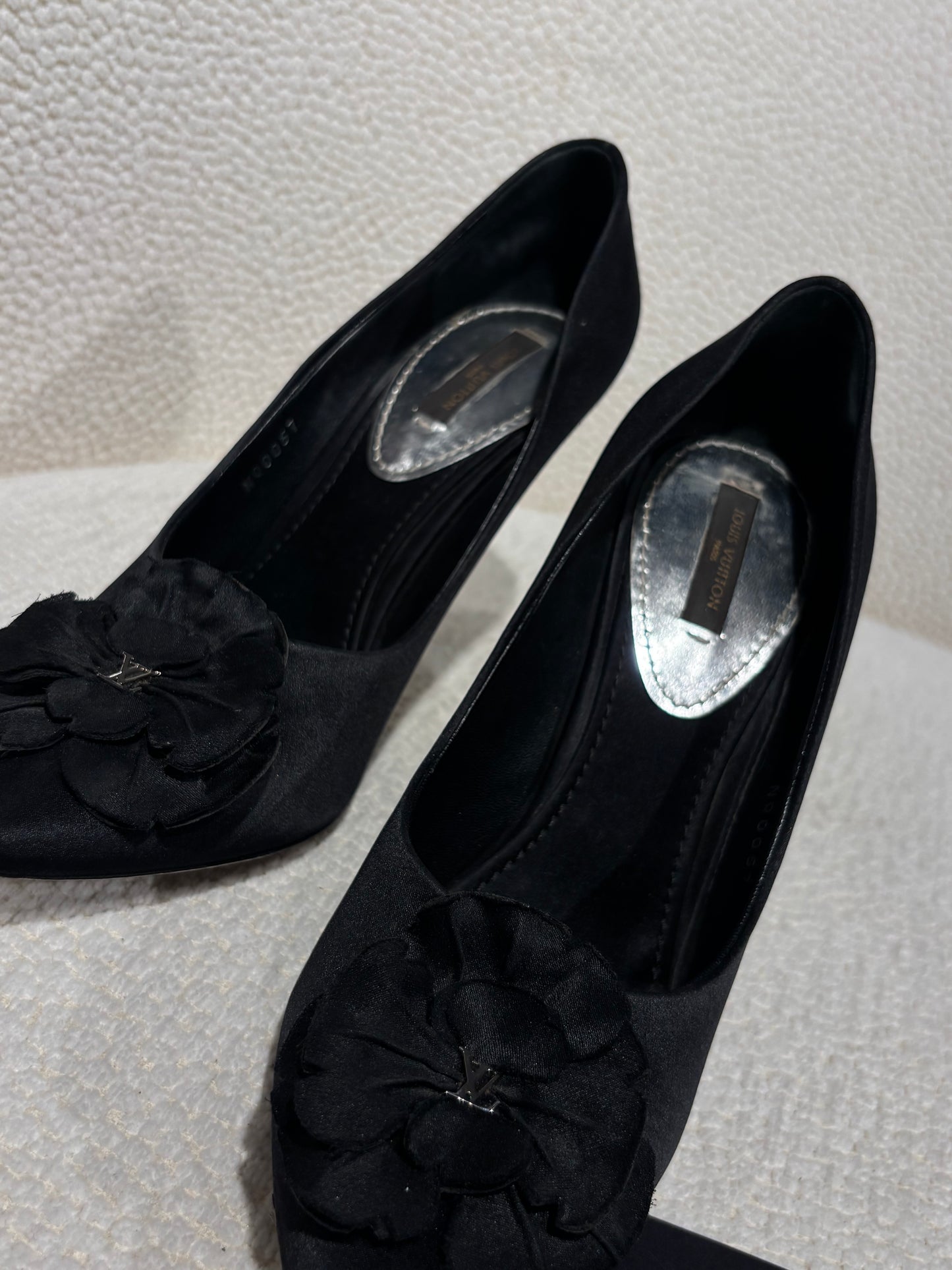 Louis Vuitton Heels – Metallic Heel & Satin with LV Logo - EU 38