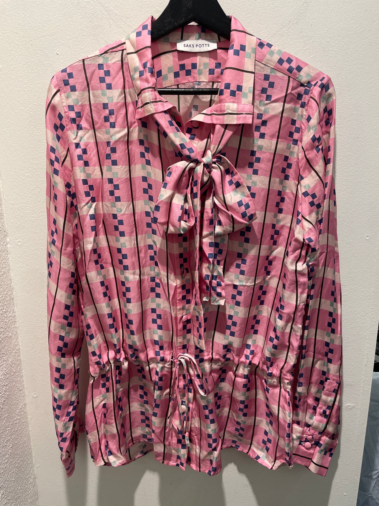Saks Potts blouse – Pink patterned silk shirt with tie-neck in size EU38