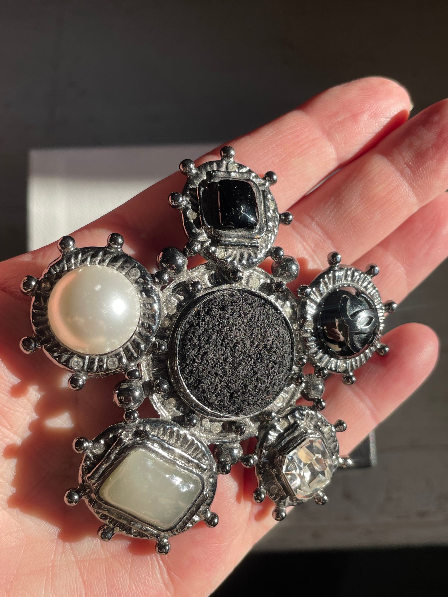8 x 8 cm Broche - Chanel