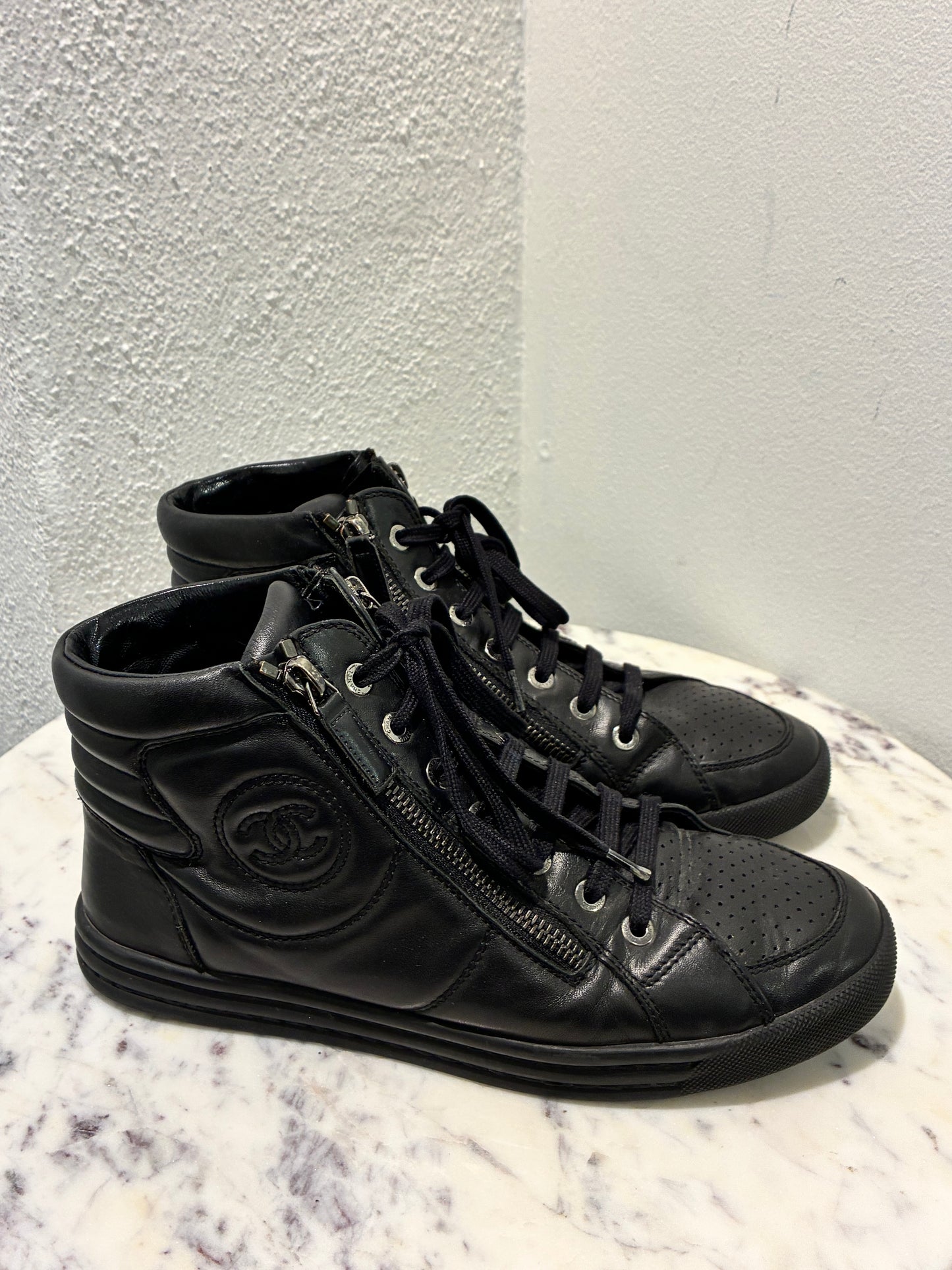 Chanel Black High-Top Sneakers - 37,5