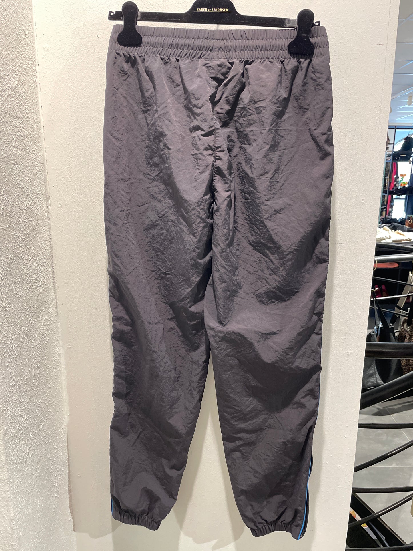 Bareen - Trackpants - Black w. blue - Medinas Wardrobe - M