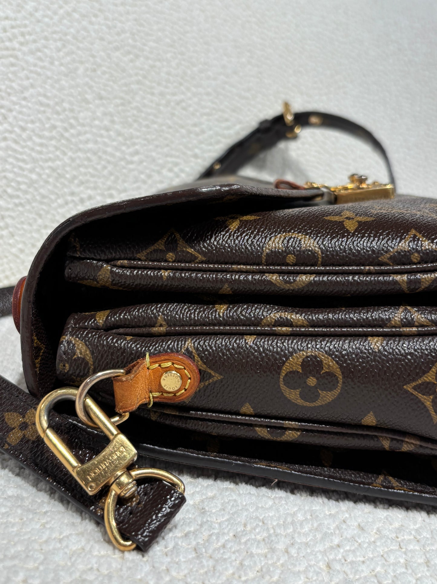 Louis Vuitton Pochette Métis – Brown Iconic Monogram leather