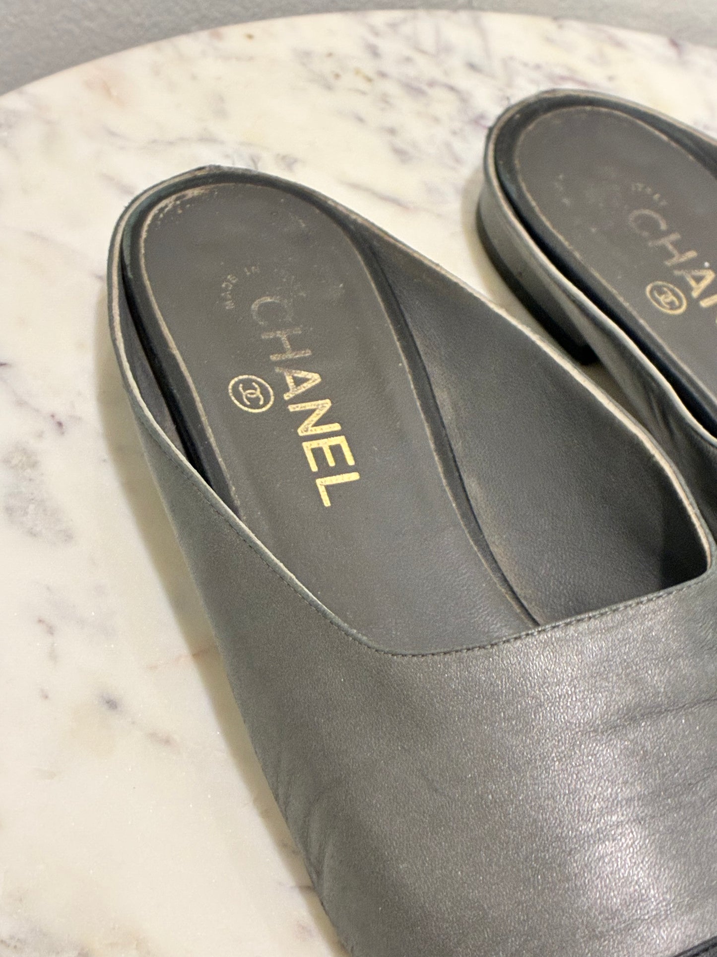 Chanel Mules – EU 39,5 C - Medinas Wardrobe