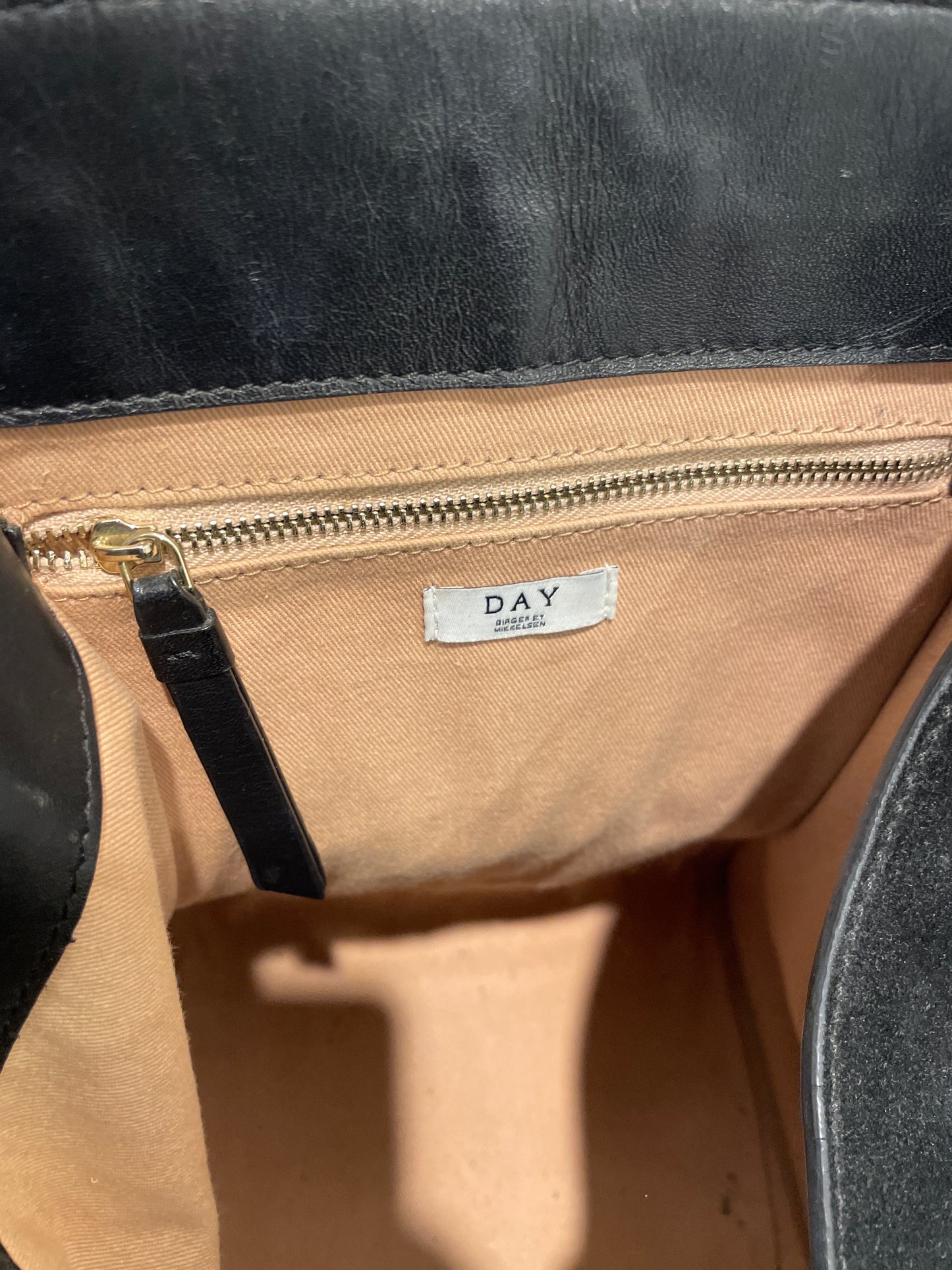 DAY - Studded Suede Tote Bag - 32/40 x 25 x 25 cm - Black & Gold