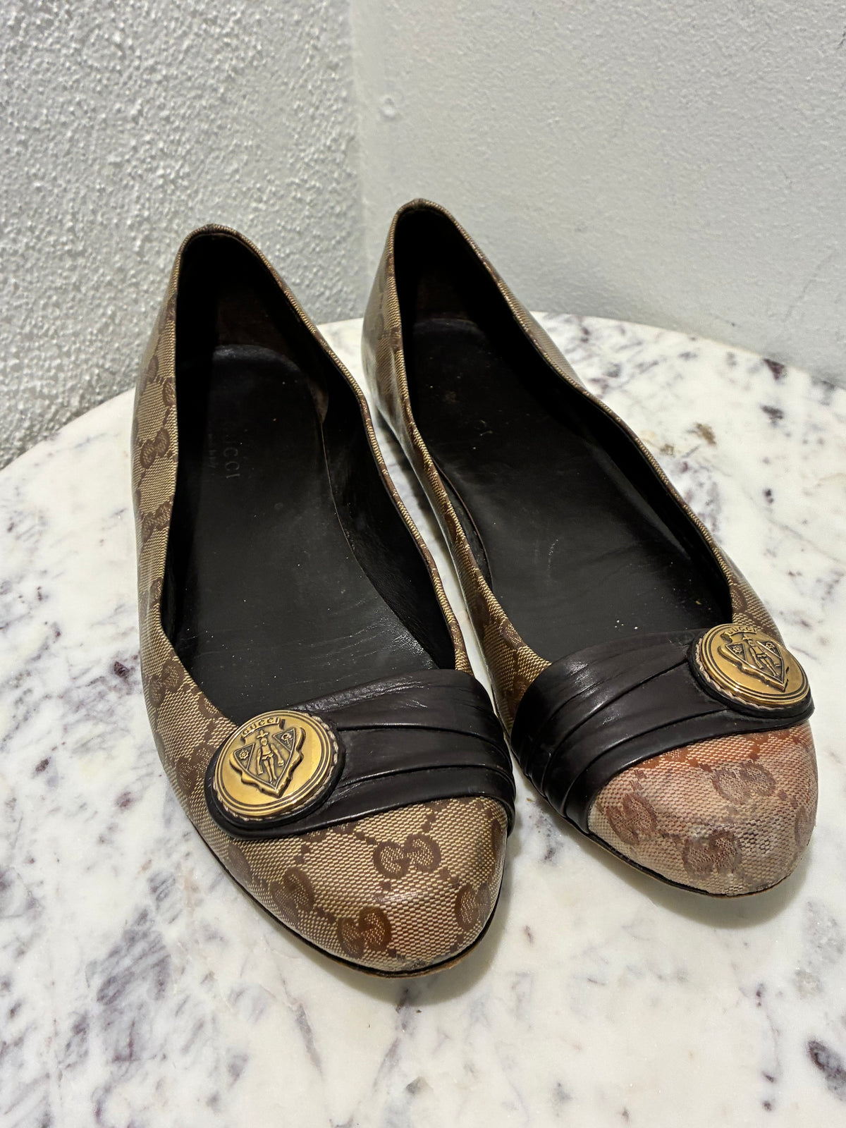 Gucci GG Canvas Ballet Flats With Crest Detail - 39,5