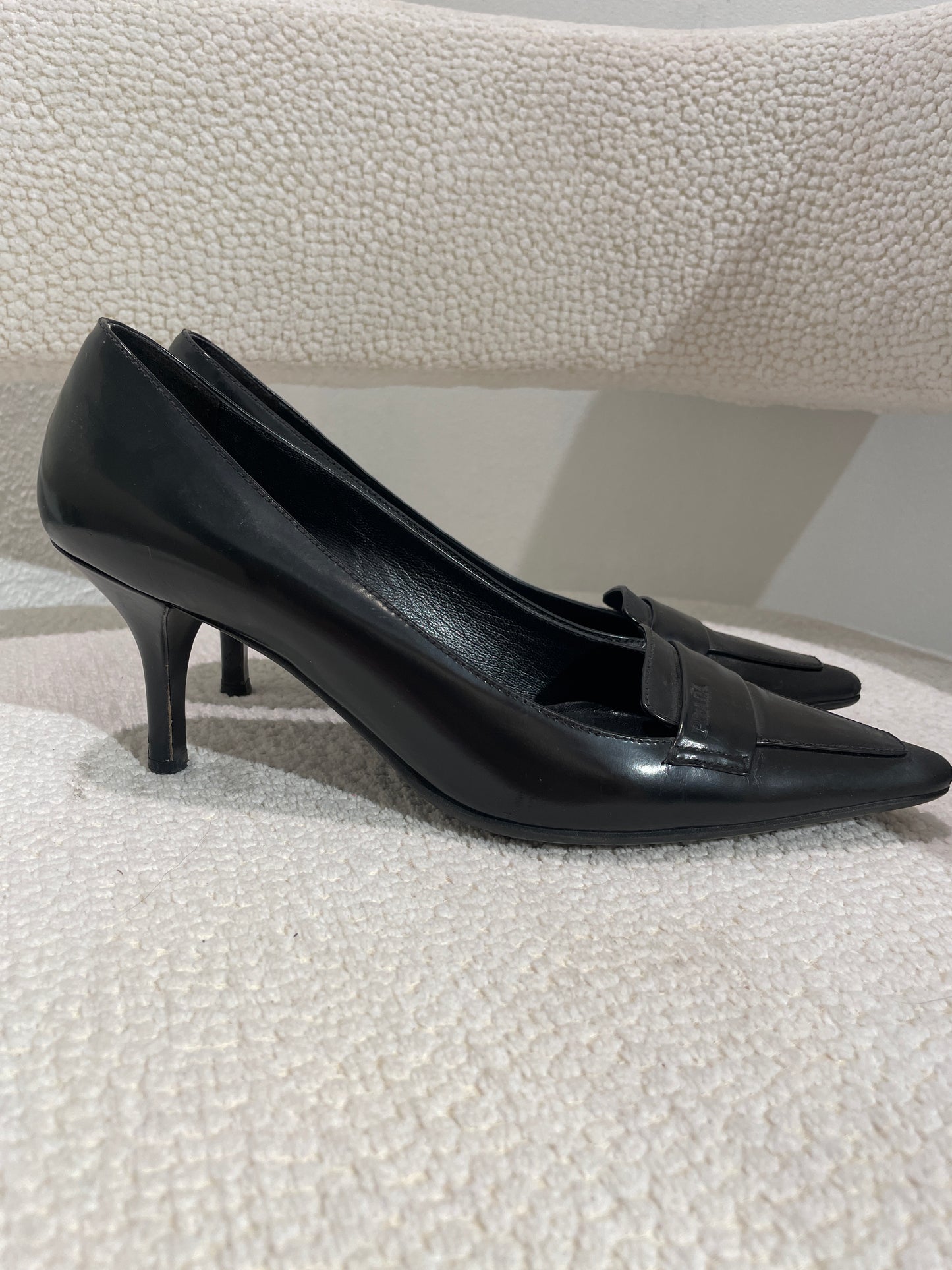Prada Heels – Black Patent leather - w. logo - 37,5