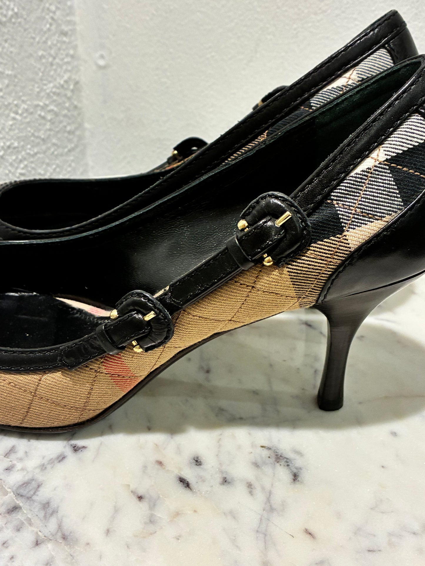 Burberry — Classic Check Pumps — EU 39
