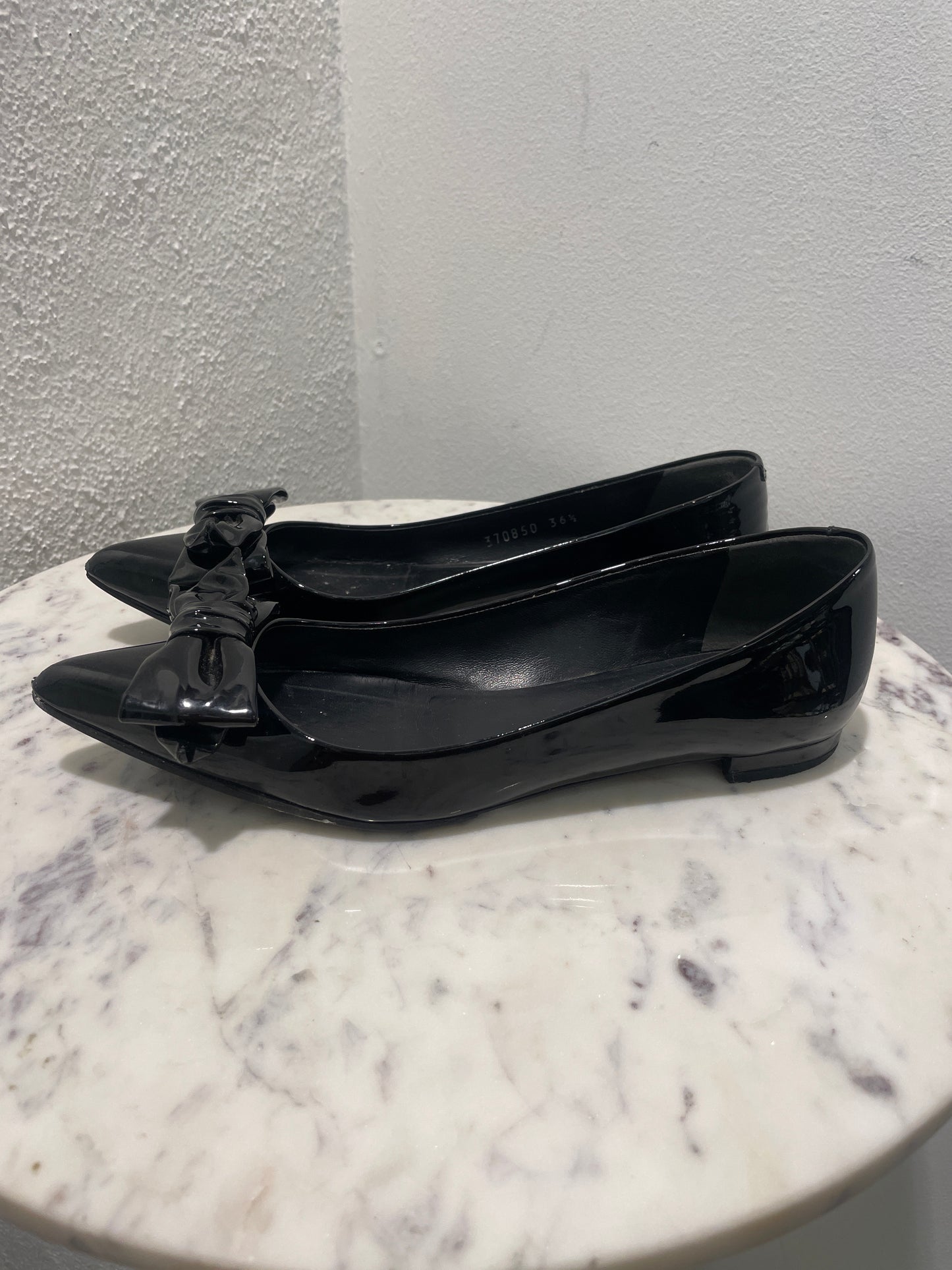 Gucci Black Patent Leather Pointed-Toe Bow Ballet Flats - 36,5