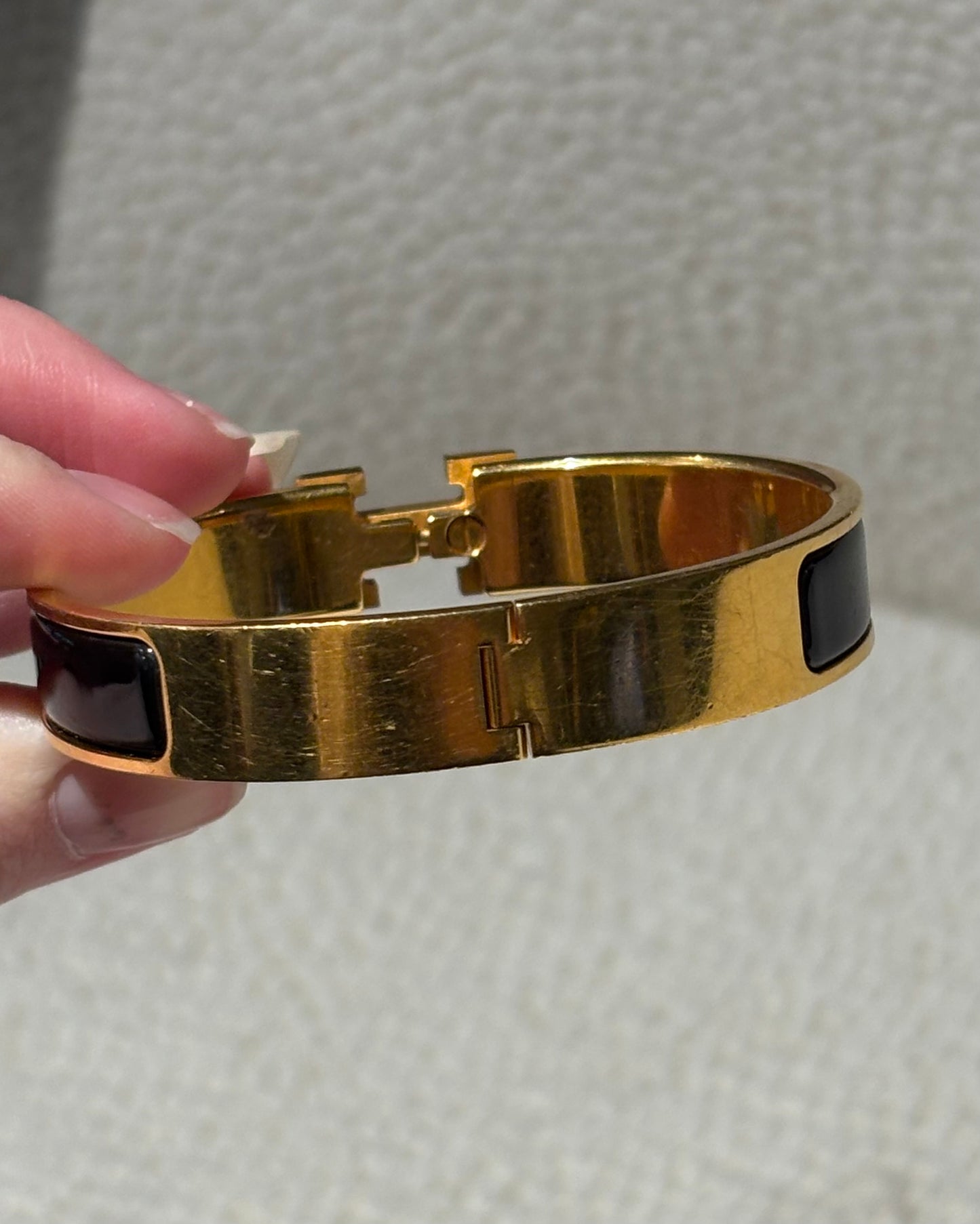 Hermés Clic H Bracelet - Black & Gold - Size GM