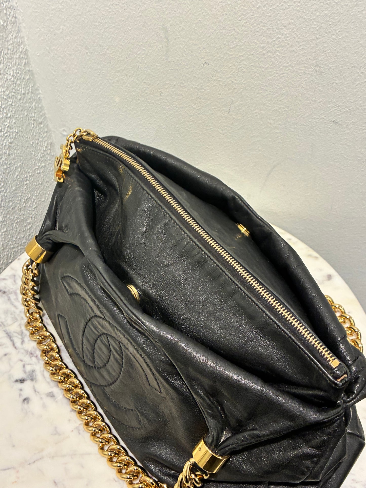 Chanel CC Chain Shoulder Bag – Black Lambskin & Gold Hardware