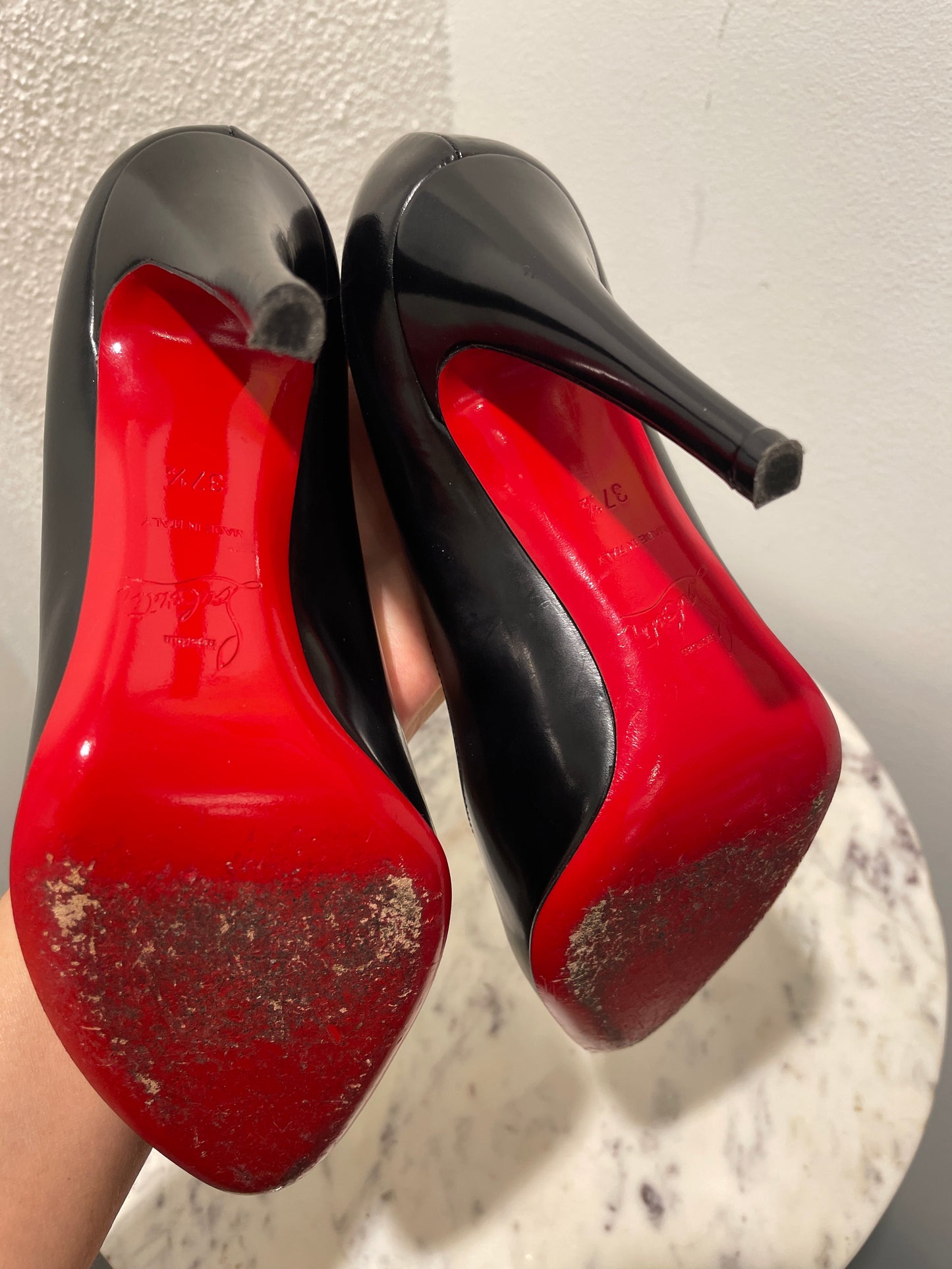Christian Louboutin Decollete 868 Pumps in Black Leather – 37,5