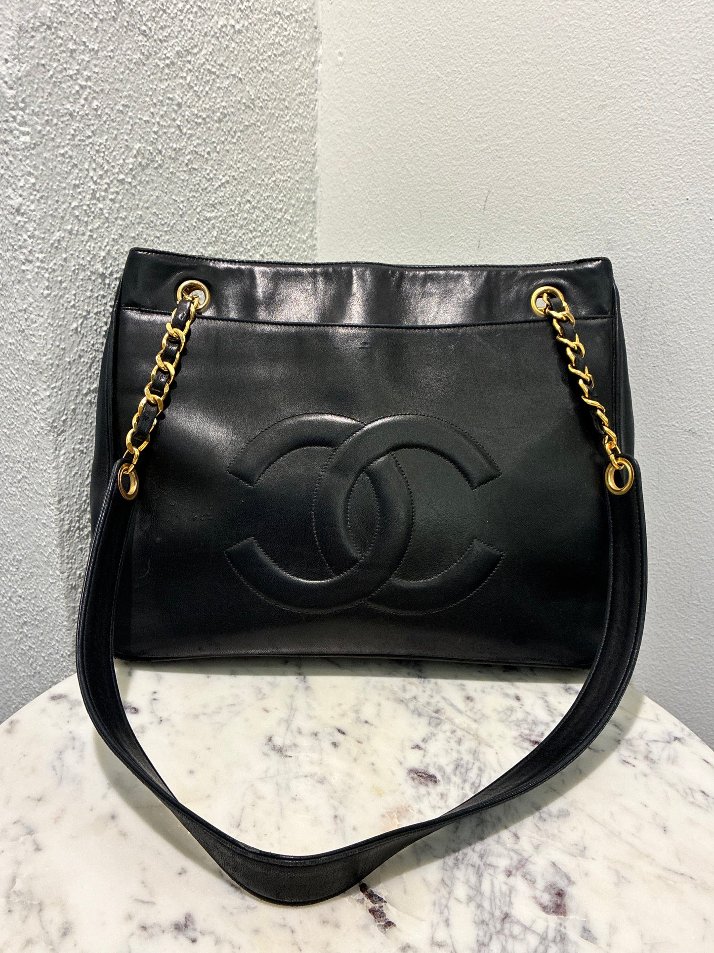 Chanel Vintage Tote - CC Logo - Black Lambskin & 24K Gold Hardware