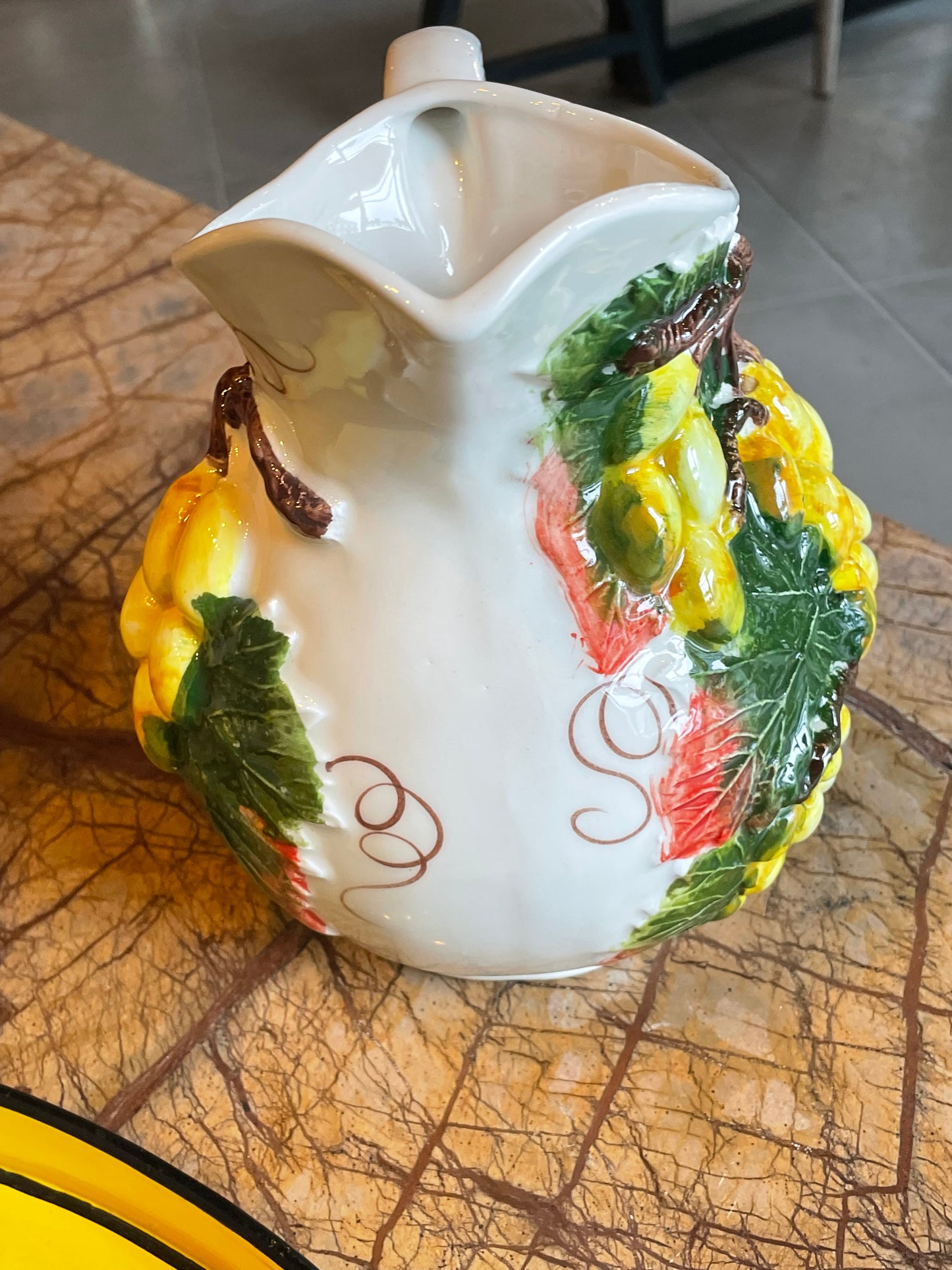 Kande med gule druer - Italiensk porcelæn