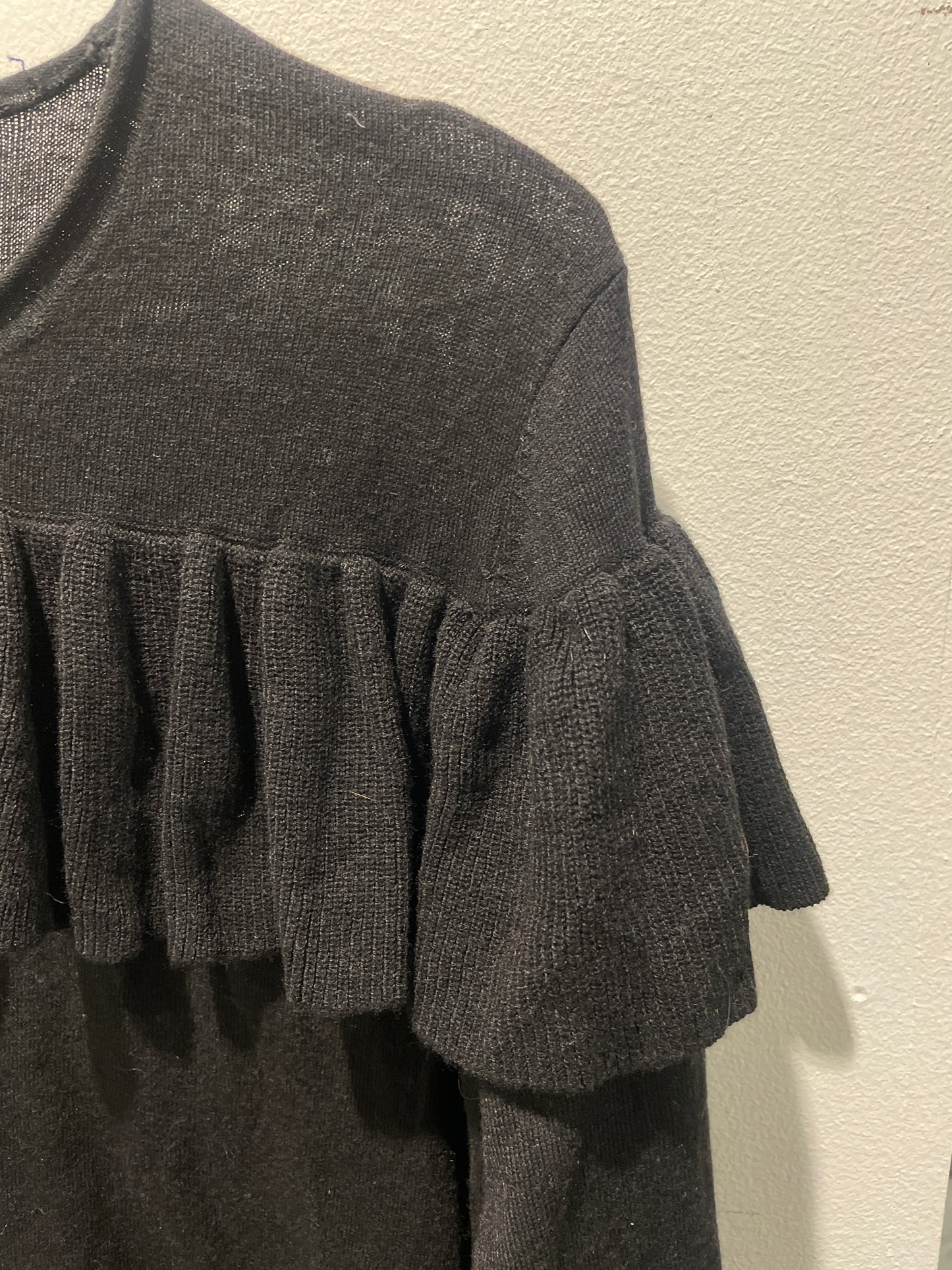 Munthe - Knit w. frills - black - EU38 - Medinas Wardrobe