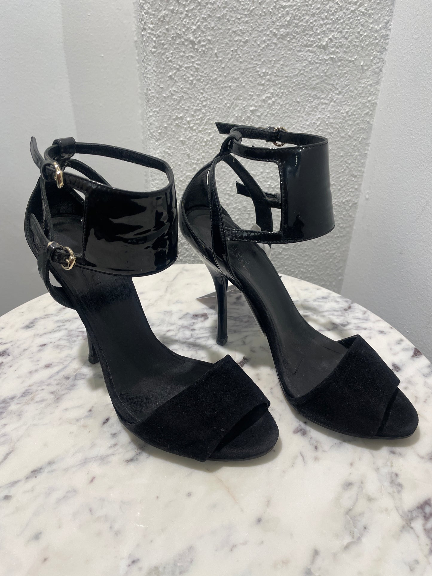 Gucci Black Patent Leather & Suede Strappy Ankle-Strap Sandals - 35,5 C