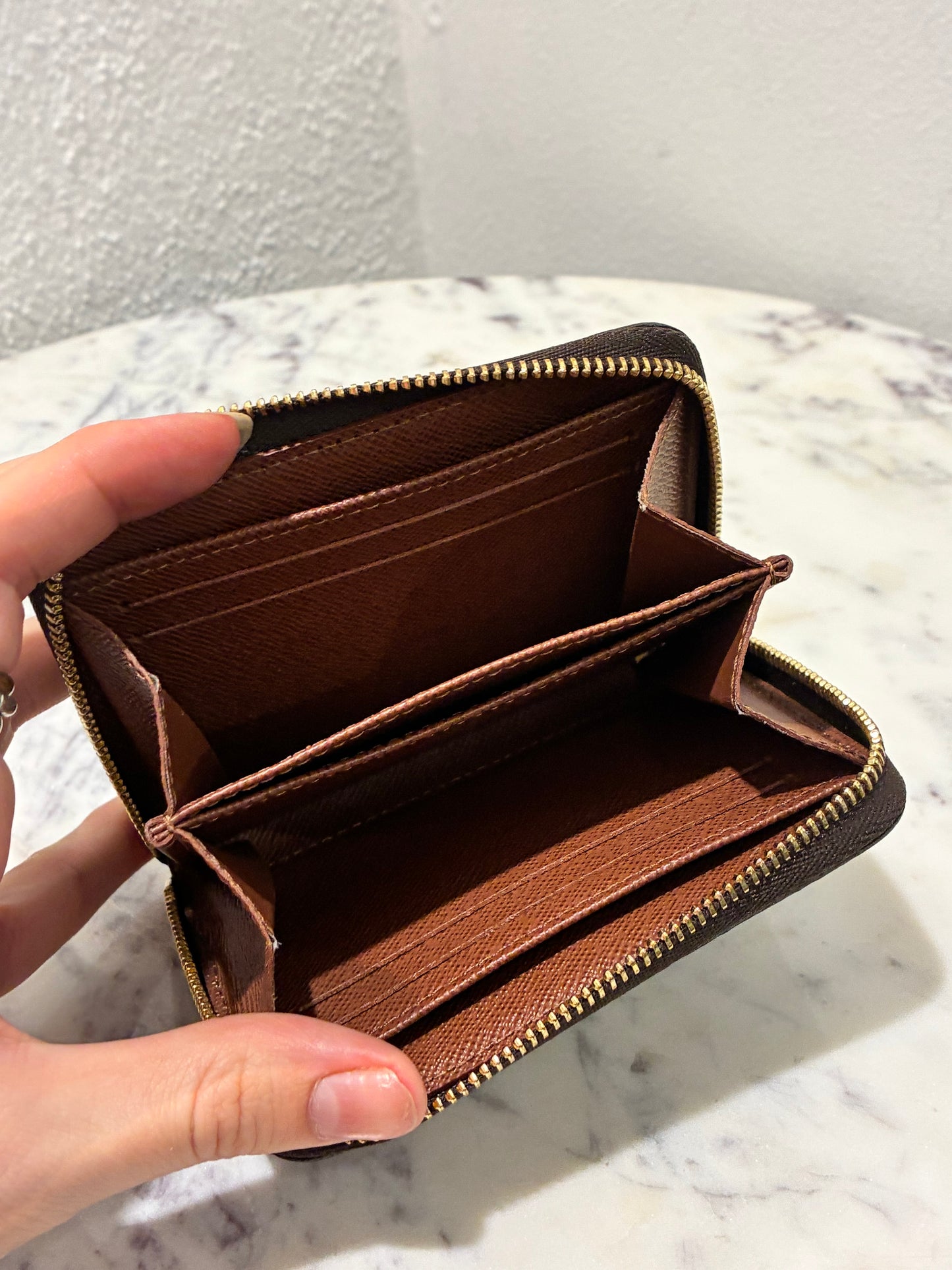 Louis Vuitton - Zippy Wallet