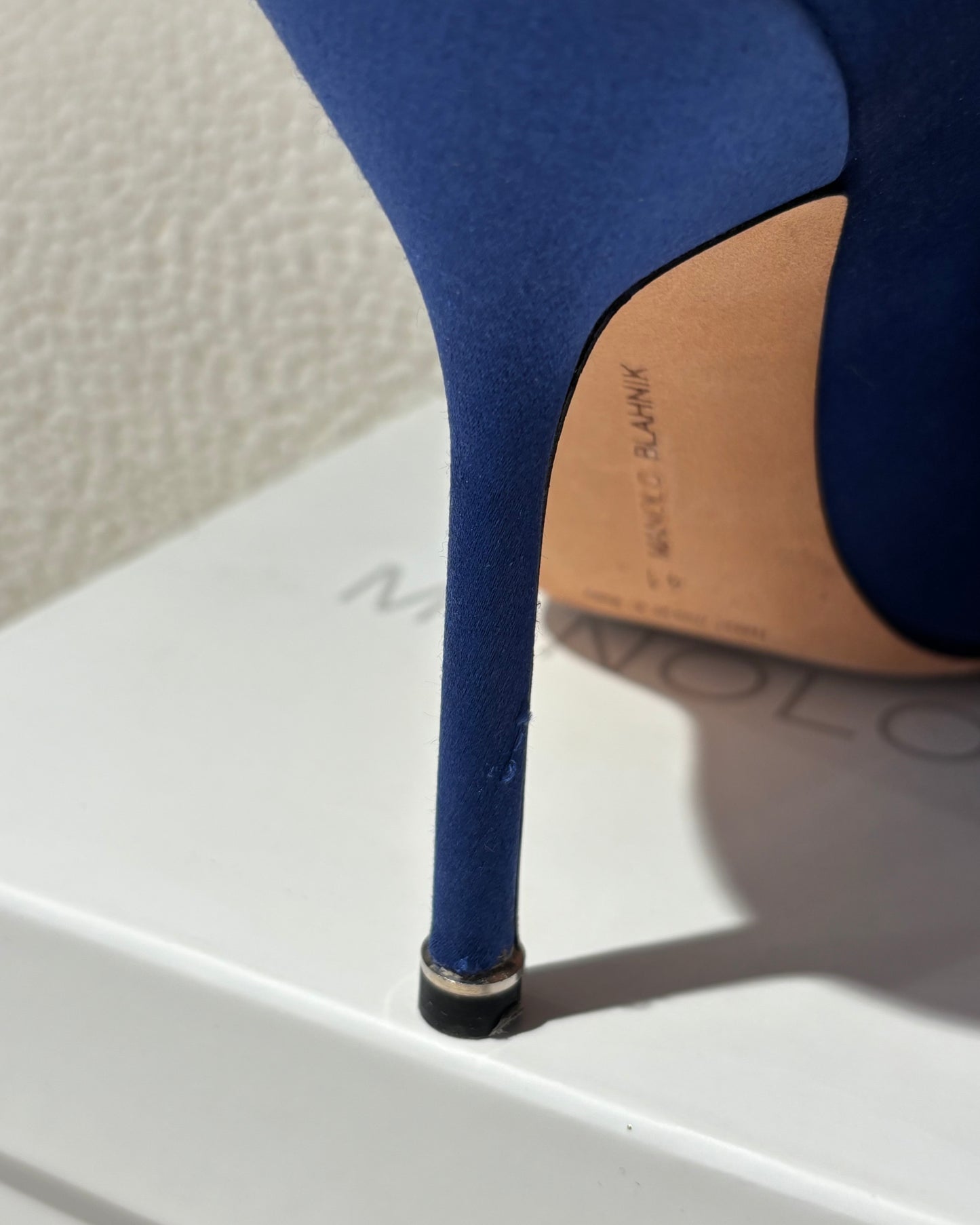 Manolo Blahnik Heels - Hangisi Pumps in Blue Satin - EU 41