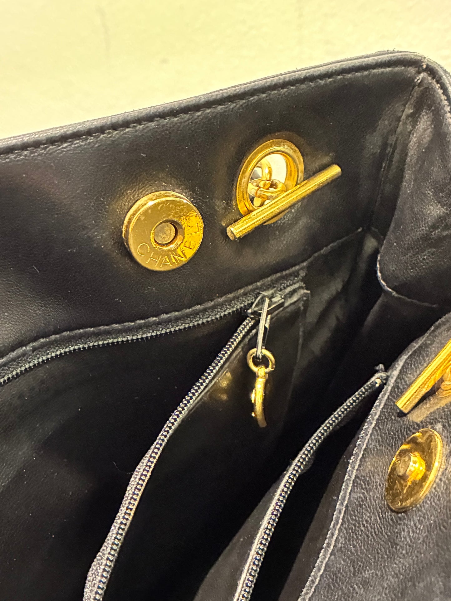 Chanel Vintage Tote - CC Logo - Black Lambskin & 24K Gold Hardware