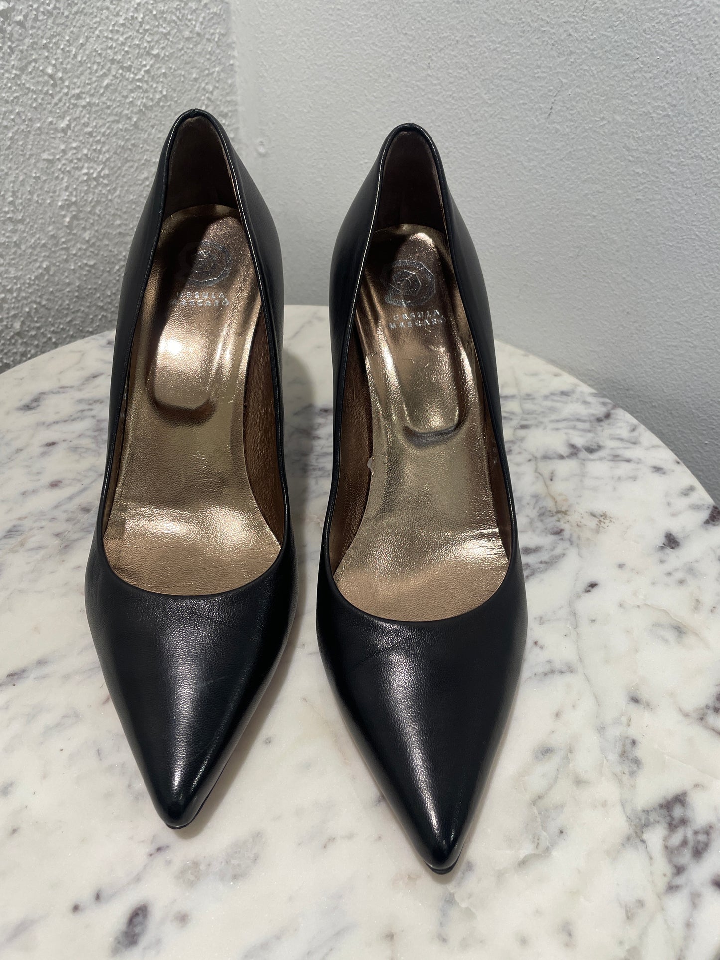 Úrsula Mascaró Pointed Leather Pumps with Contrast Heel - 38,5