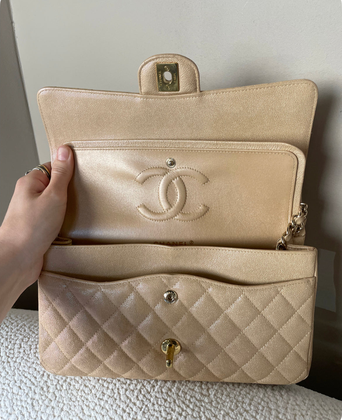 Chanel Classic Flap Bag - Medium - Limited Edition - Iridescent beige - Guld hardware