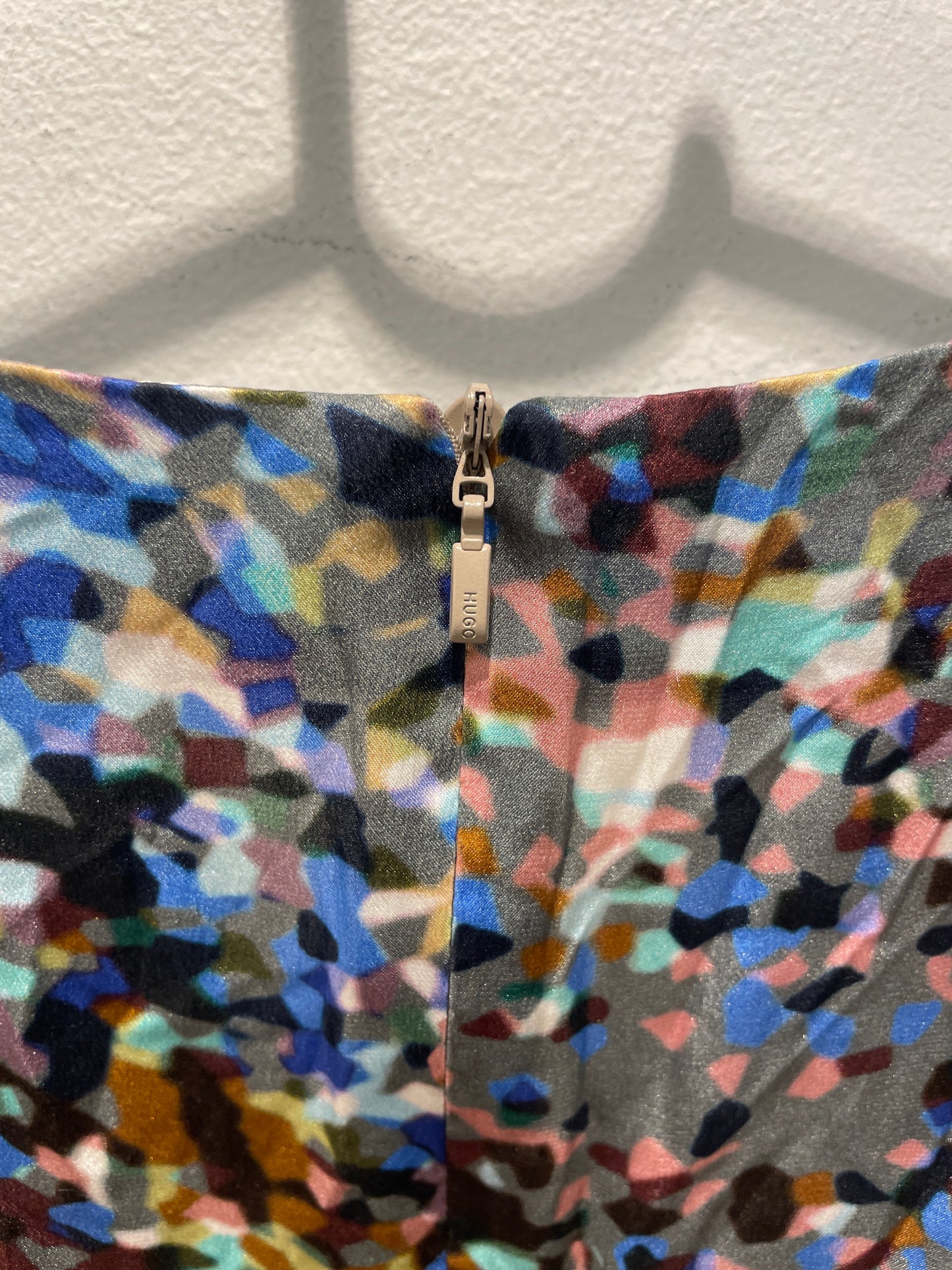 HUGO Hugo Boss — Short-Sleeved Silk Dress in Abstract Mosaic - S/M