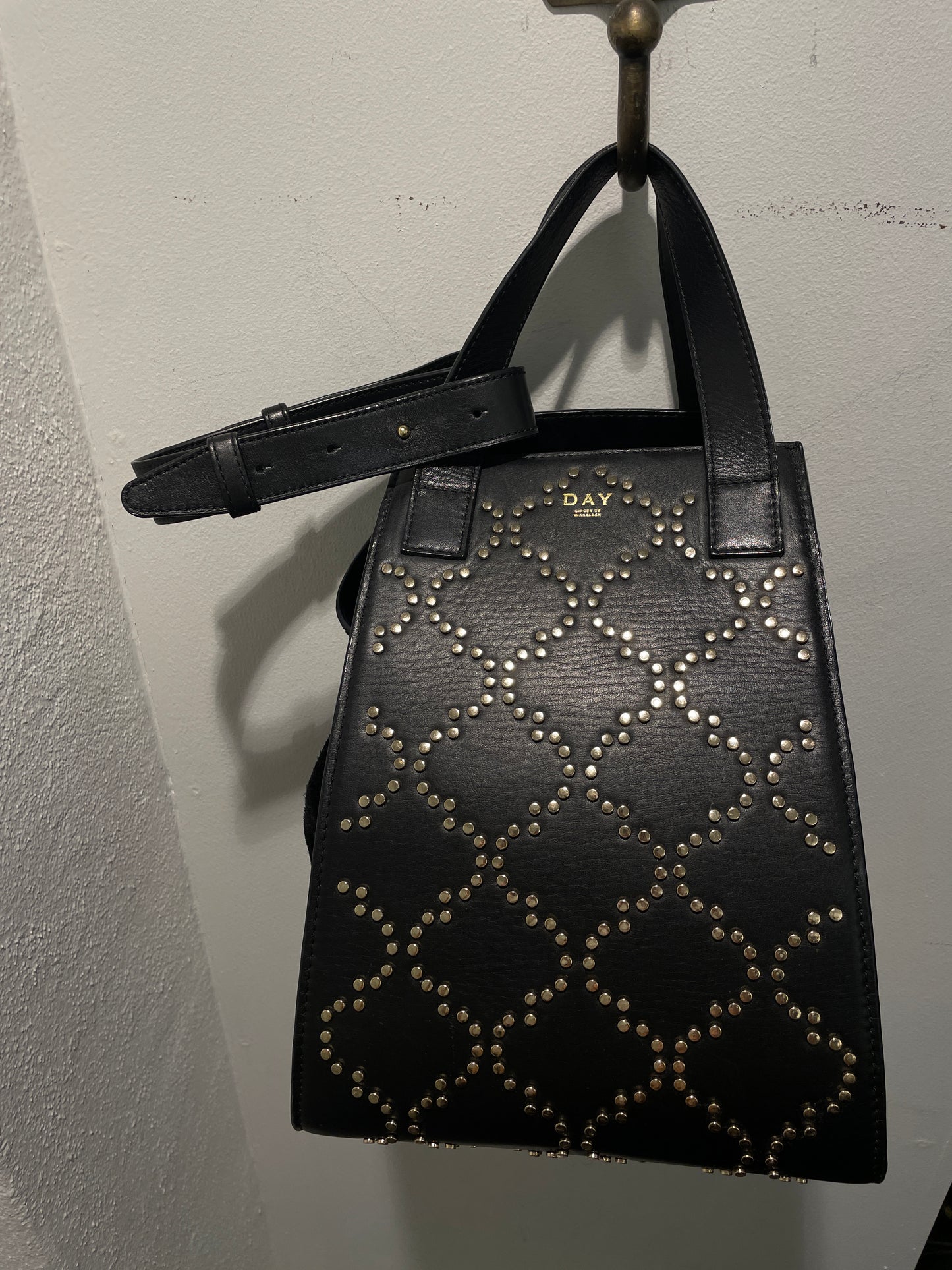 DAY - Studded Suede Tote Bag - 32/40 x 25 x 25 cm - Black & Gold