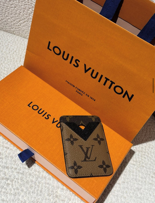 Louis Vuitton Magnetic Cardholder - Monogram Logo Leather