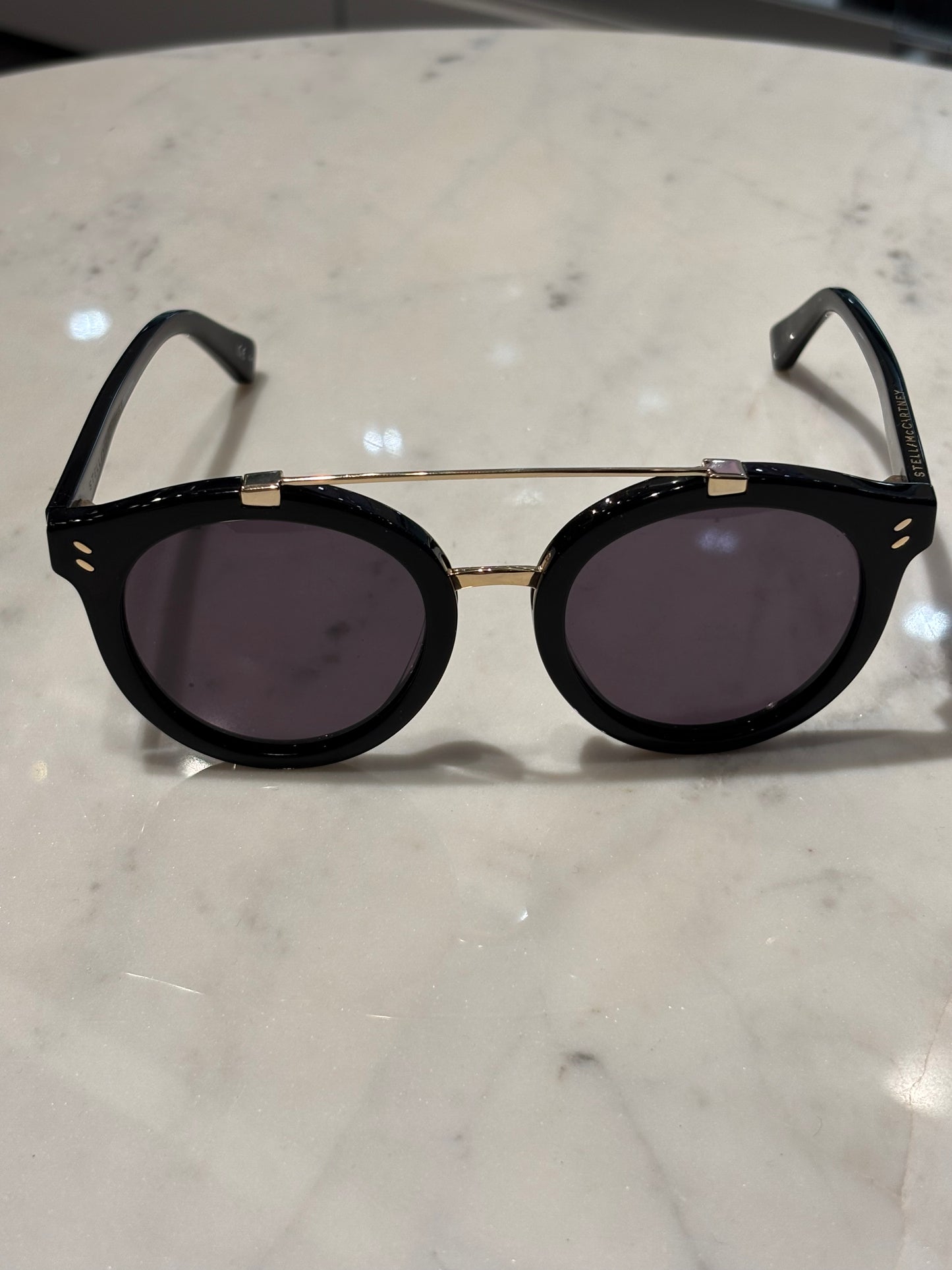 Stella McCartney - Sunglasses - Black w. Gold - Medinas Wardrobe