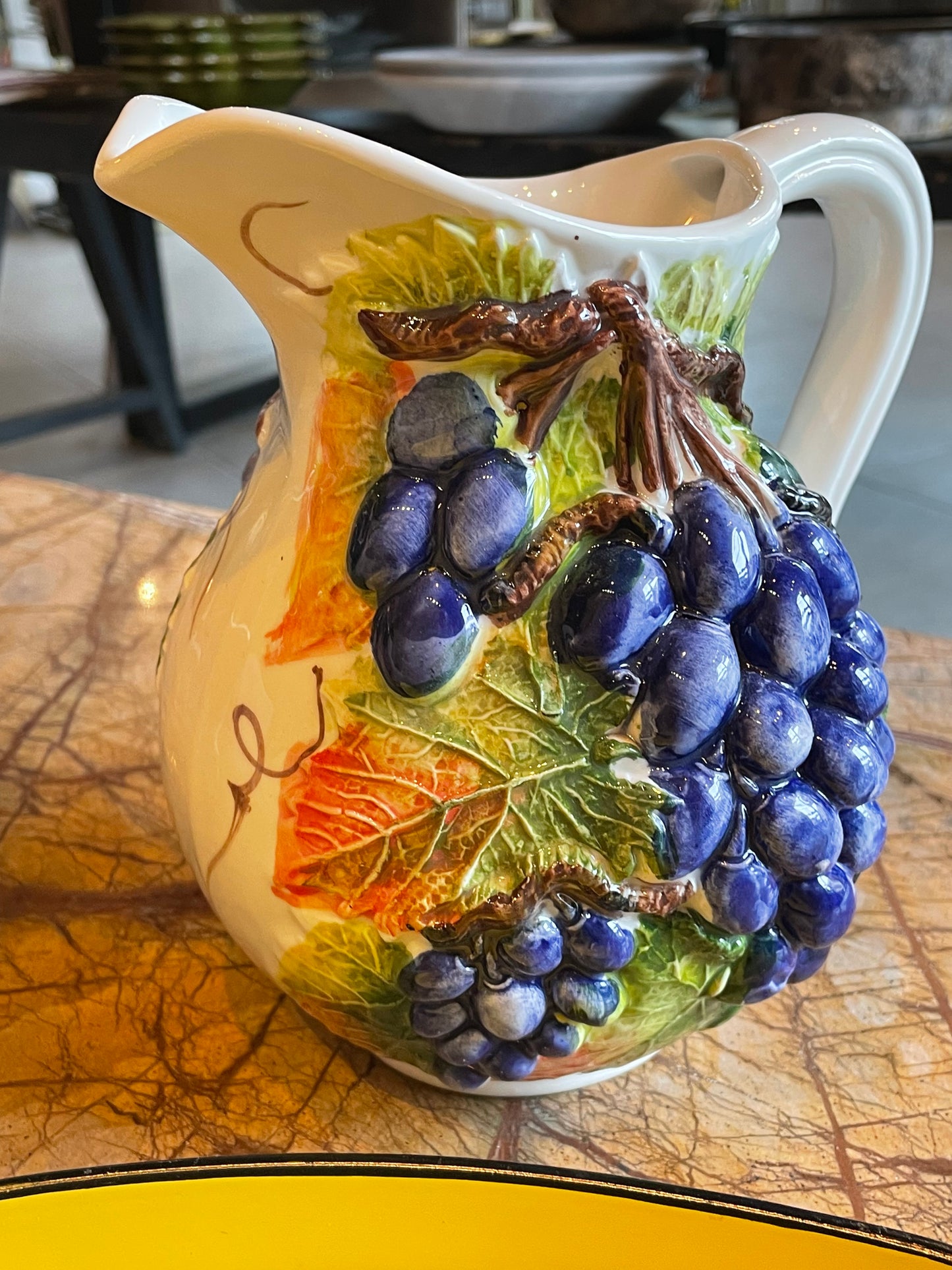 Kande med lilla druer - Italiensk porcelæn