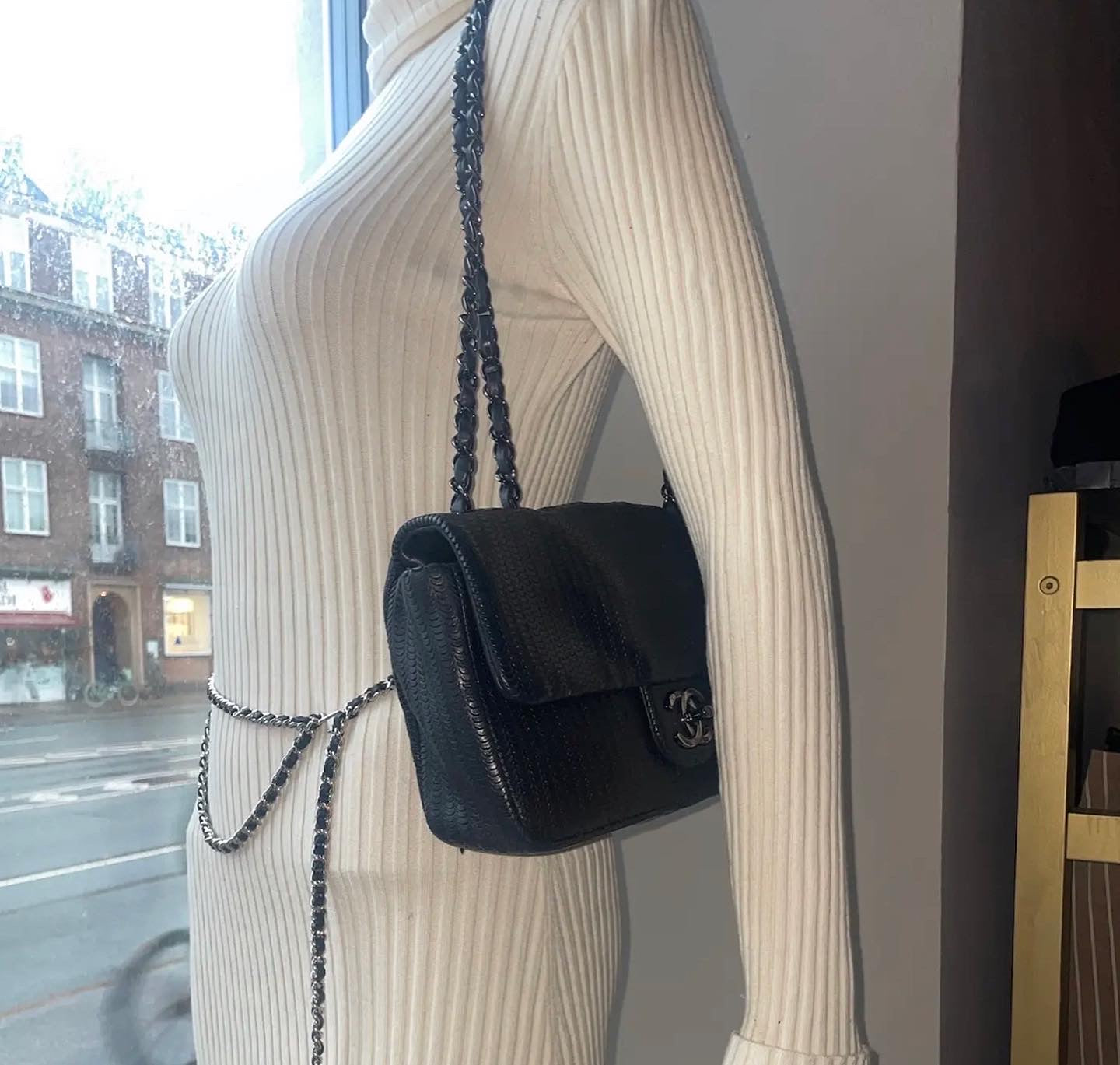 Chanel - flapbag - Rhutenium Hardware - sort