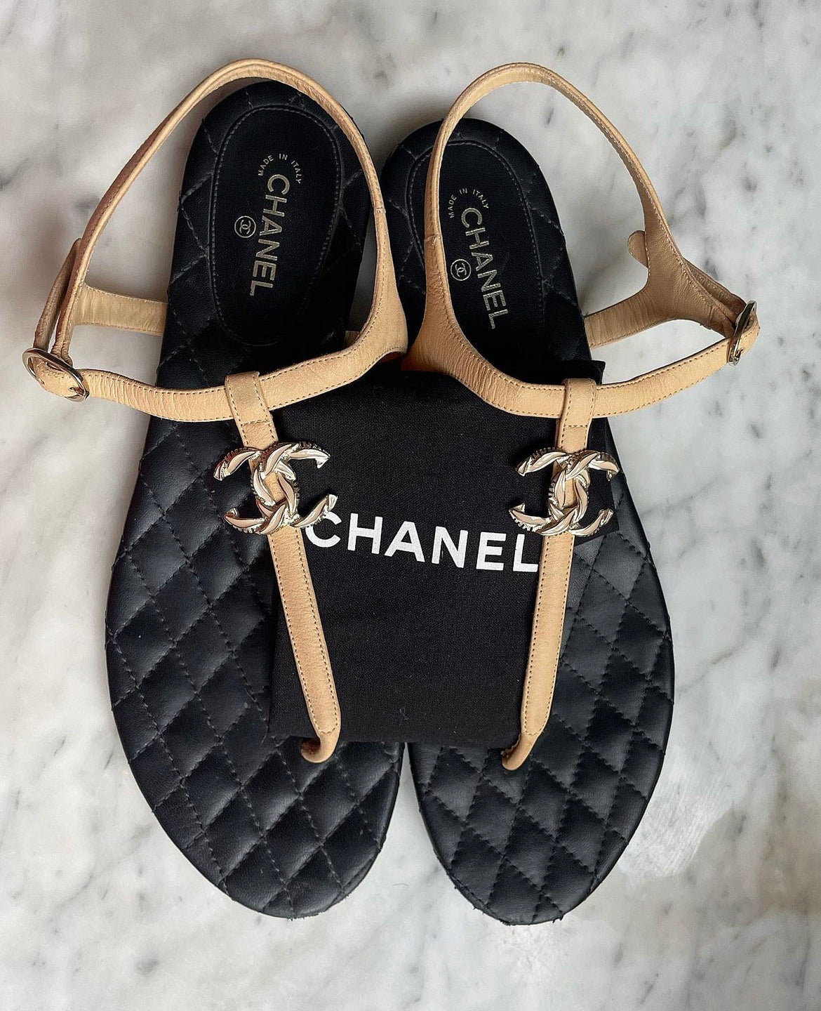 Chanel sandaler - Beige/sort - Stort logo