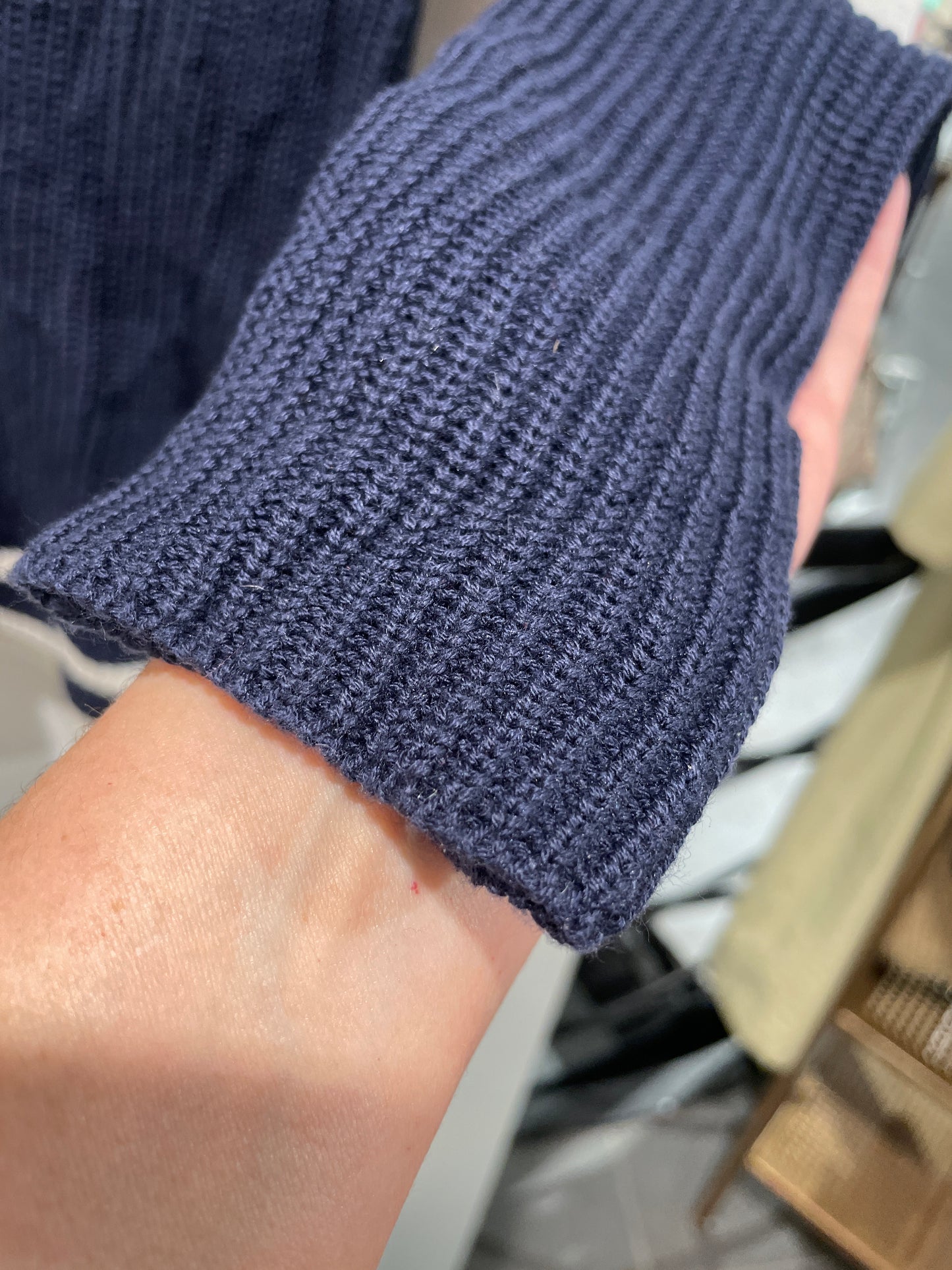 Boss - red label - Knit - V-neck - navy / white - Medina’s Wardrobe - S