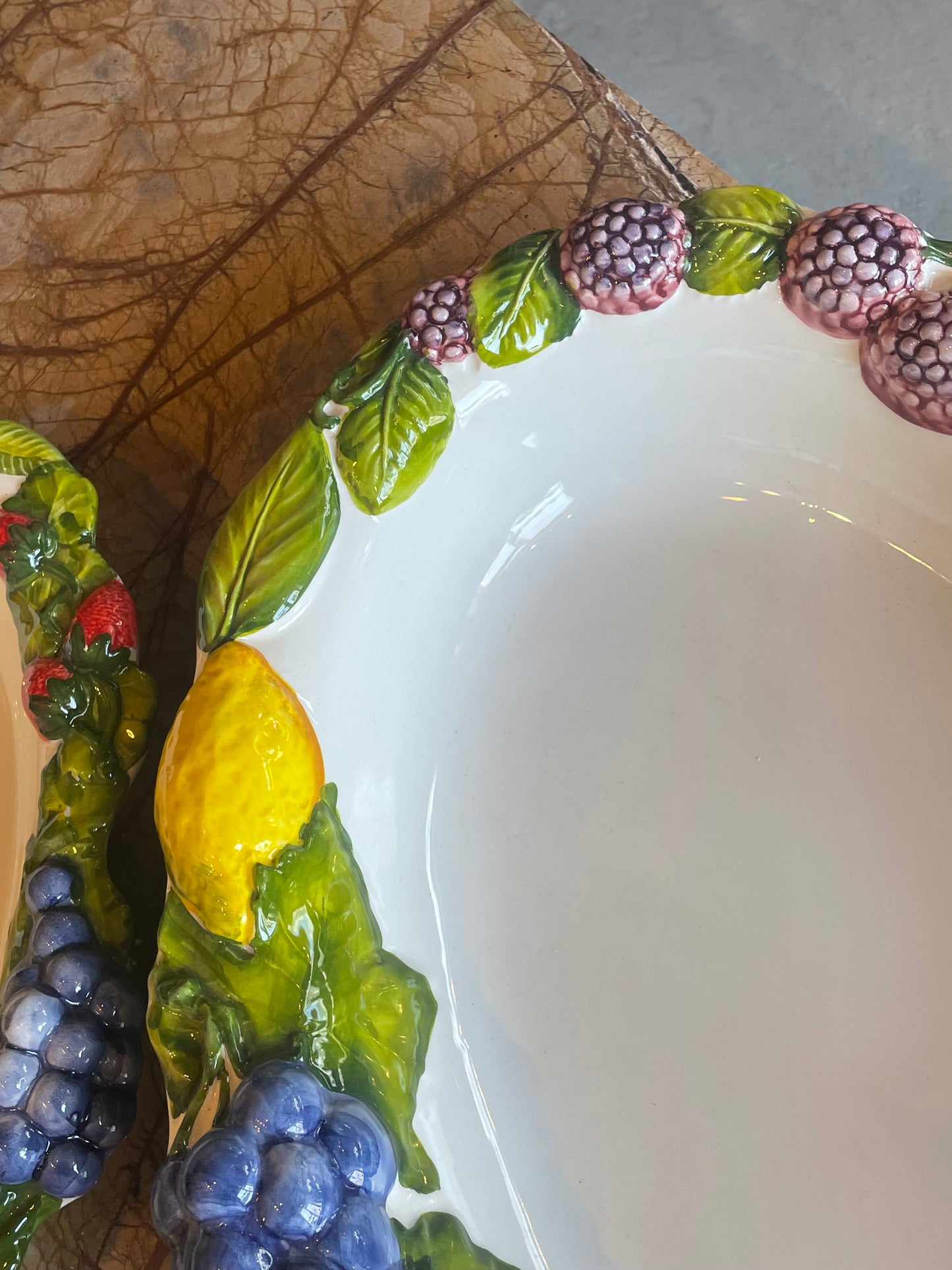 Dybt fad m. frugtranker - Italiensk porcelæn