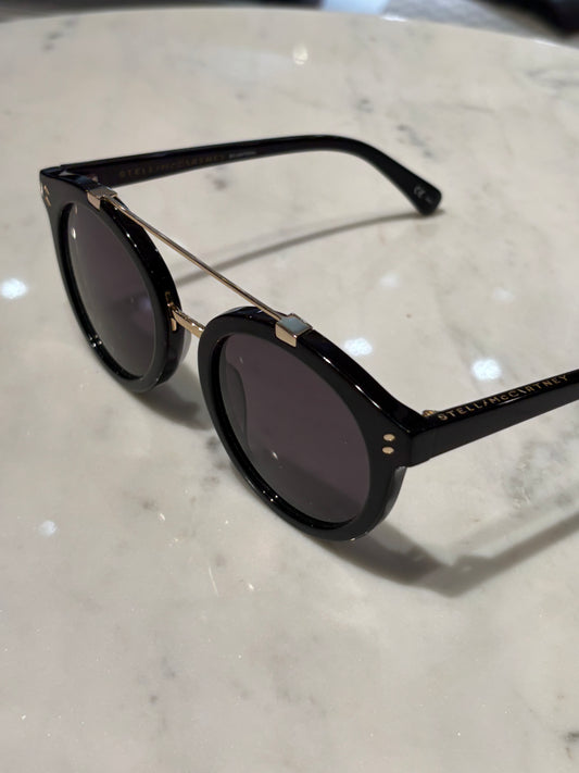 Stella McCartney - Sunglasses - Black w. Gold - Medinas Wardrobe