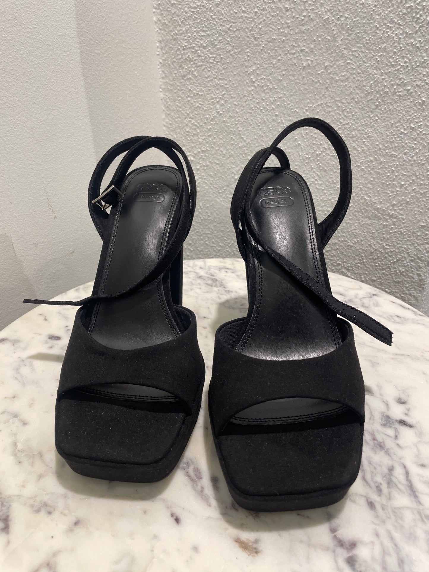 ASOS - Block Heel Sandals – Str. 39- Medinas Wardrobe