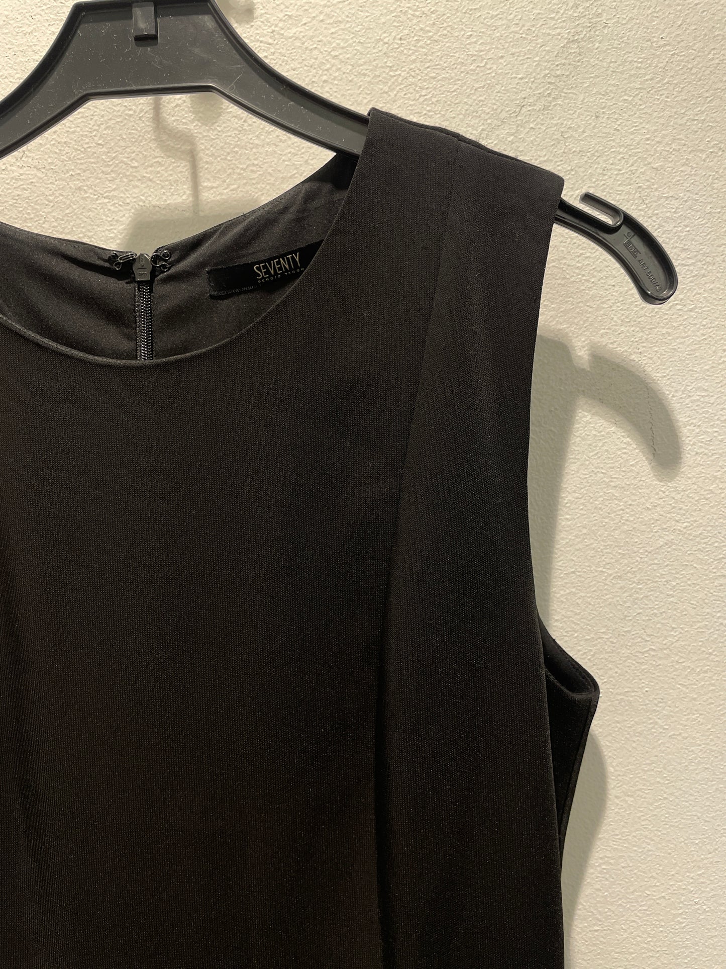 Seventy Venezia — Minimalist Black Knit Dress with Front Slits - EU36